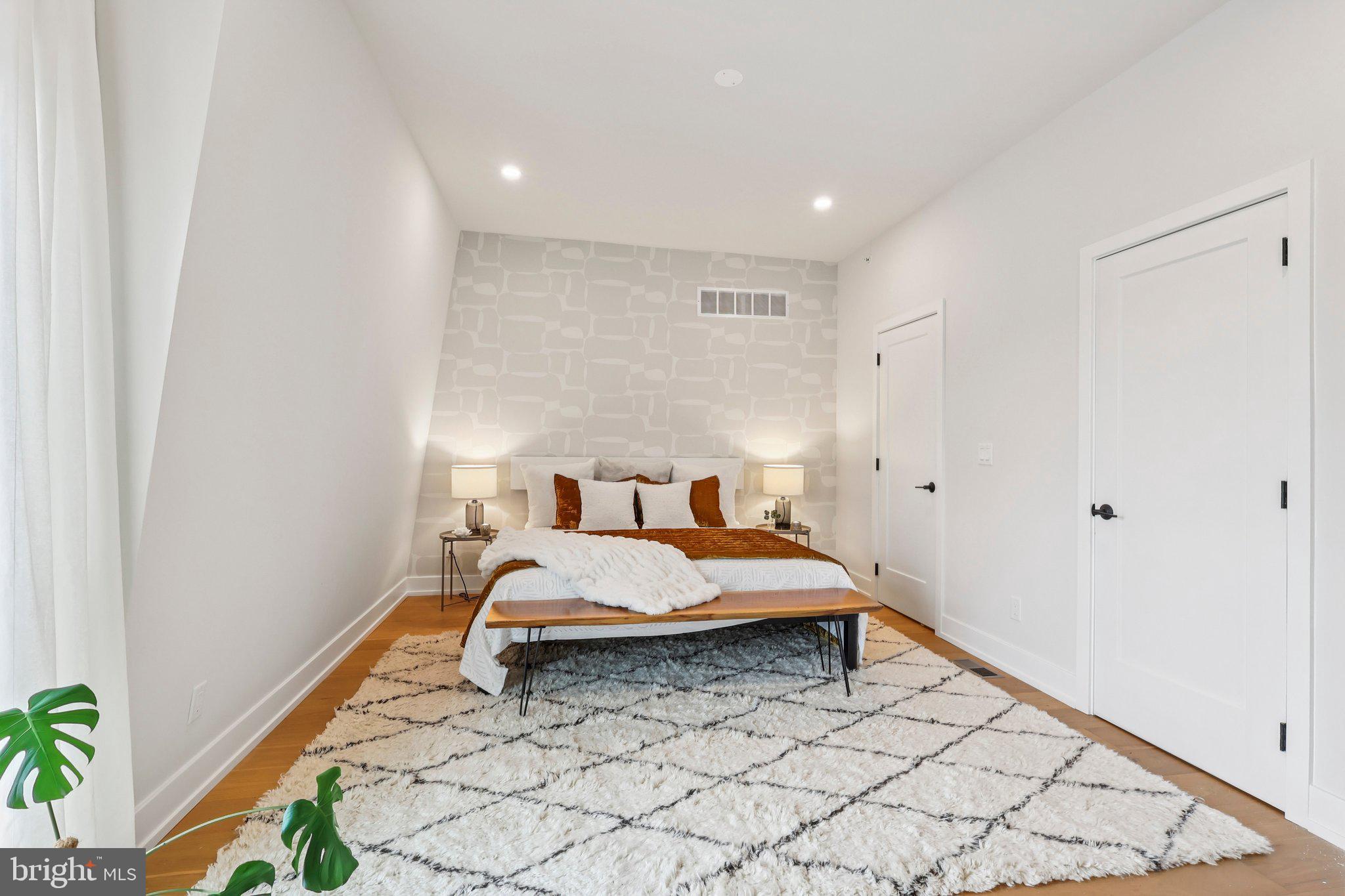 EAST FALLS - Residential