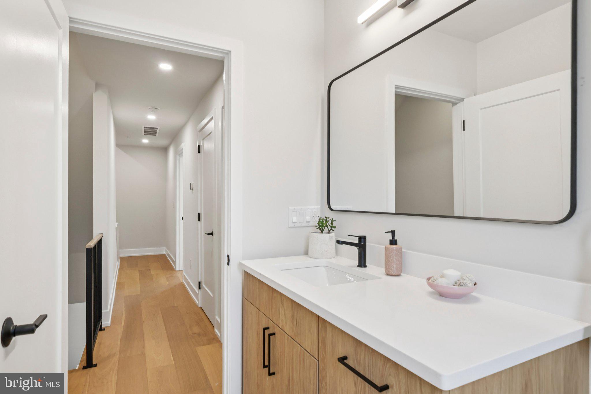 EAST FALLS - Residential