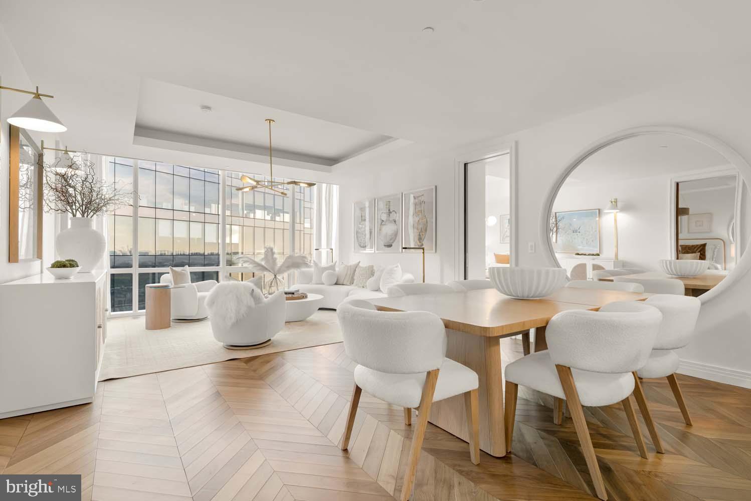 FOUR SEASONS PRIVATE RESIDENCES - Residential