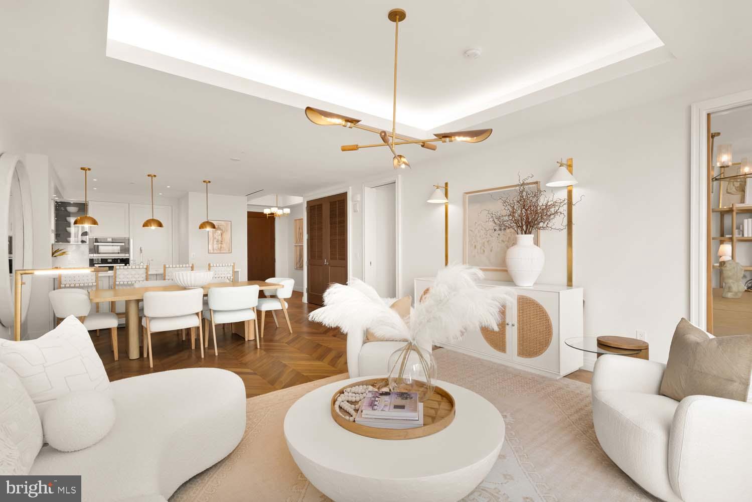 FOUR SEASONS PRIVATE RESIDENCES - Residential