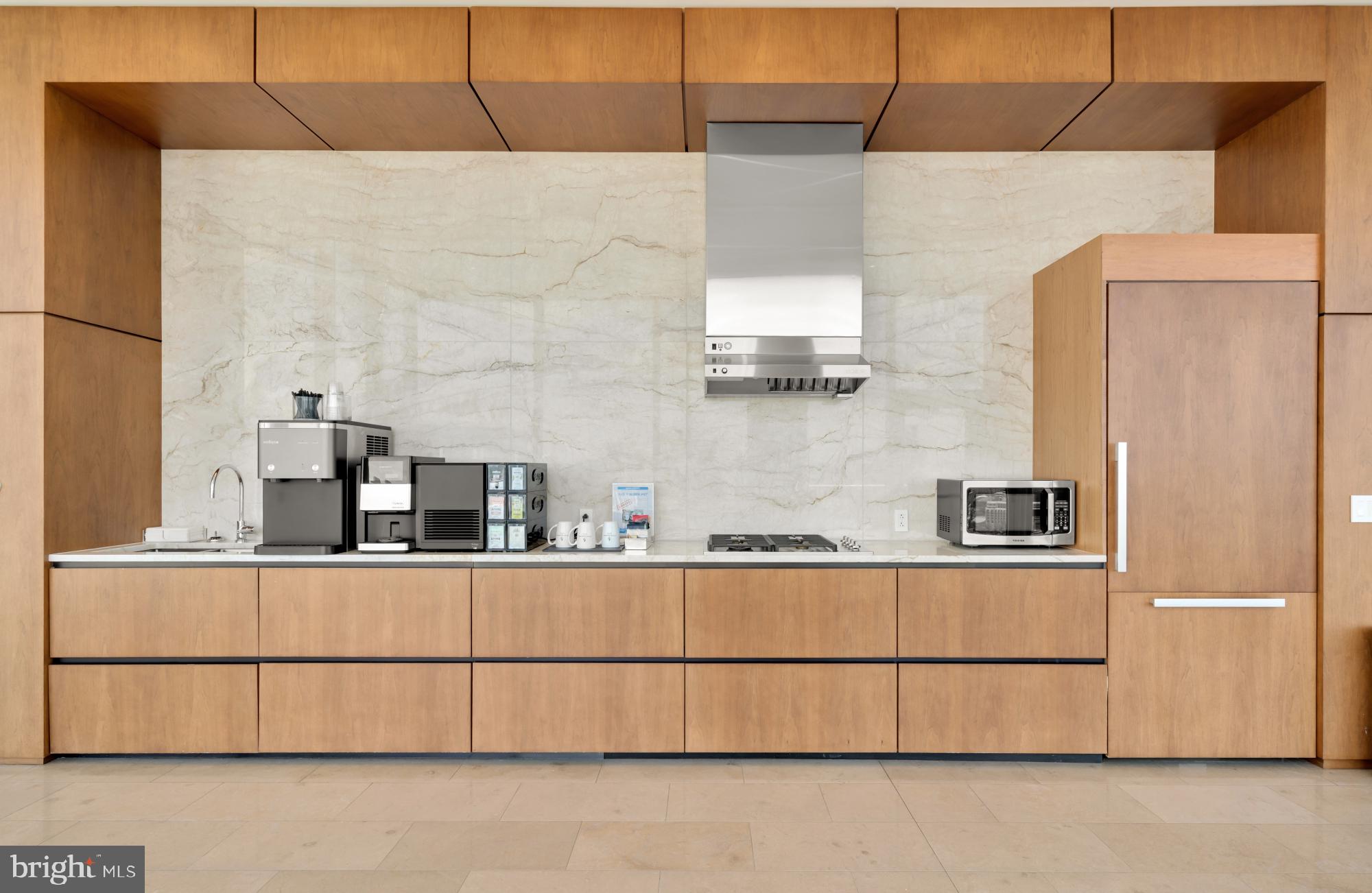 FOUR SEASONS PRIVATE RESIDENCES - Residential