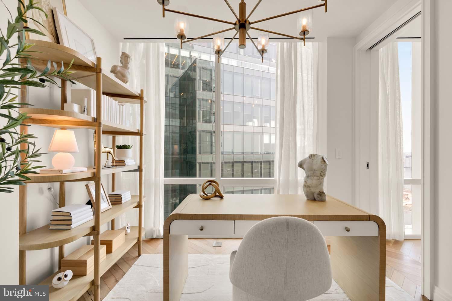 FOUR SEASONS PRIVATE RESIDENCES - Residential