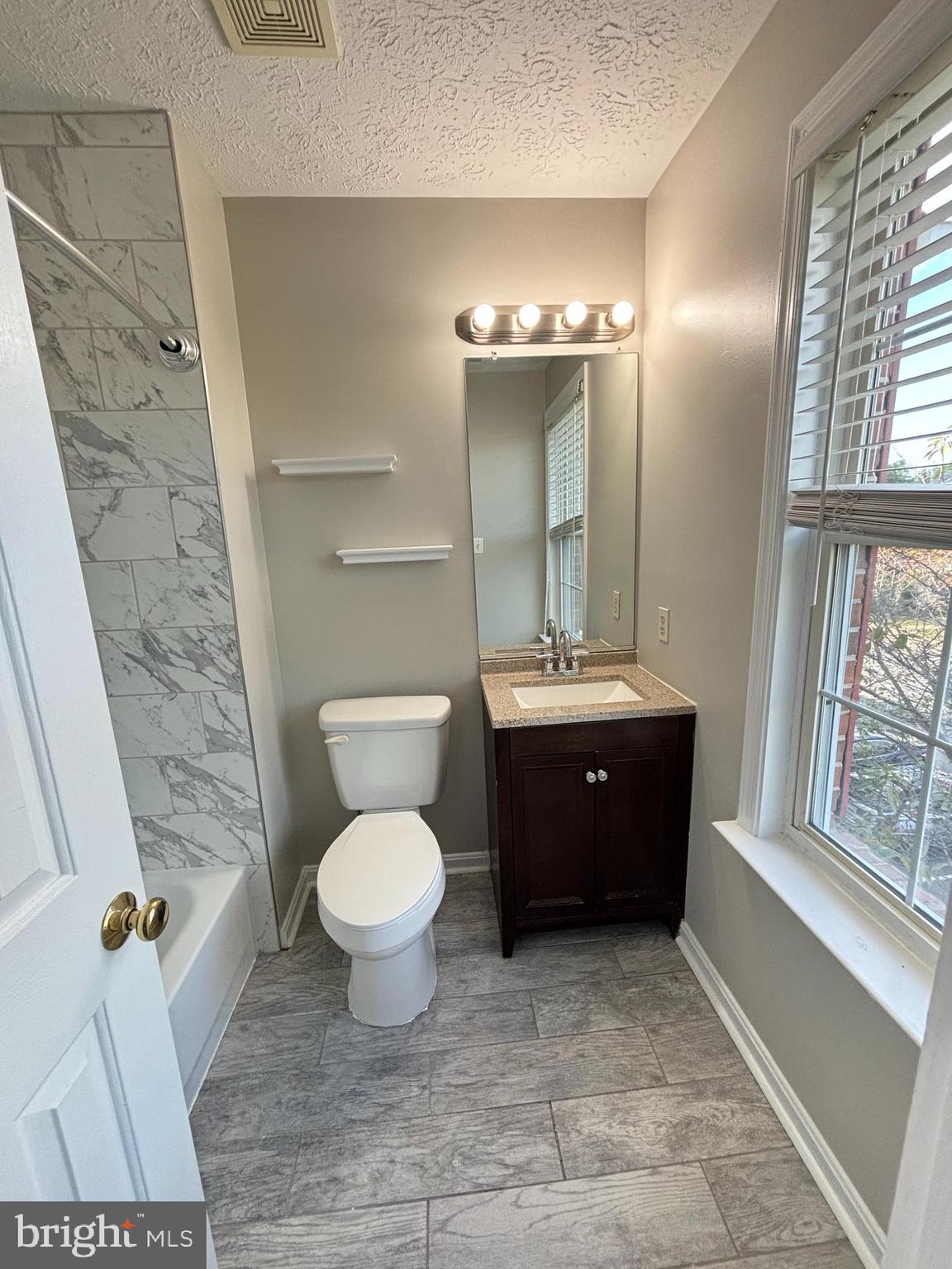 CHARLESTOWN COMMONS - Residential Lease