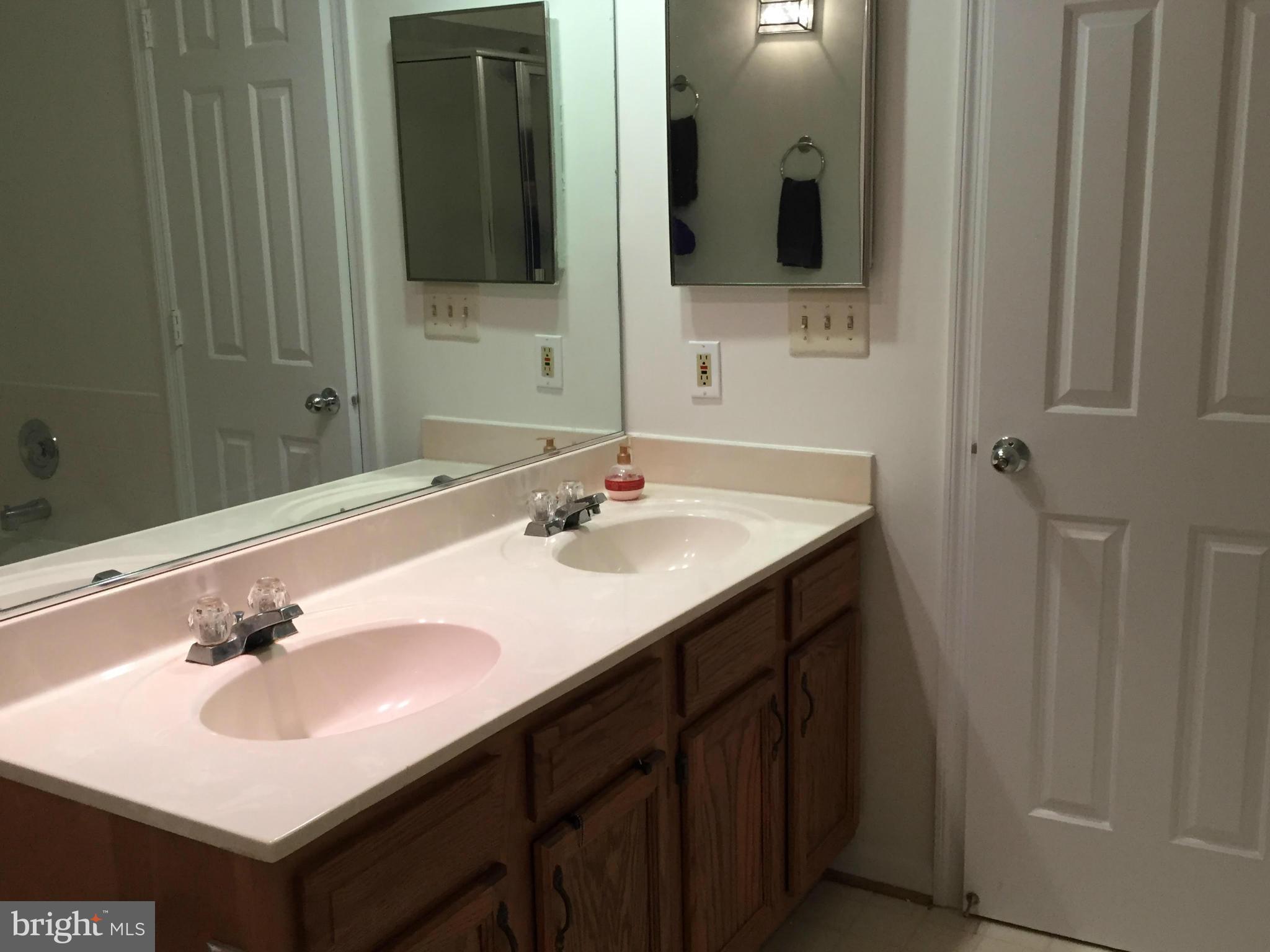 STRATFORD PLACE AT KINGS - Residential