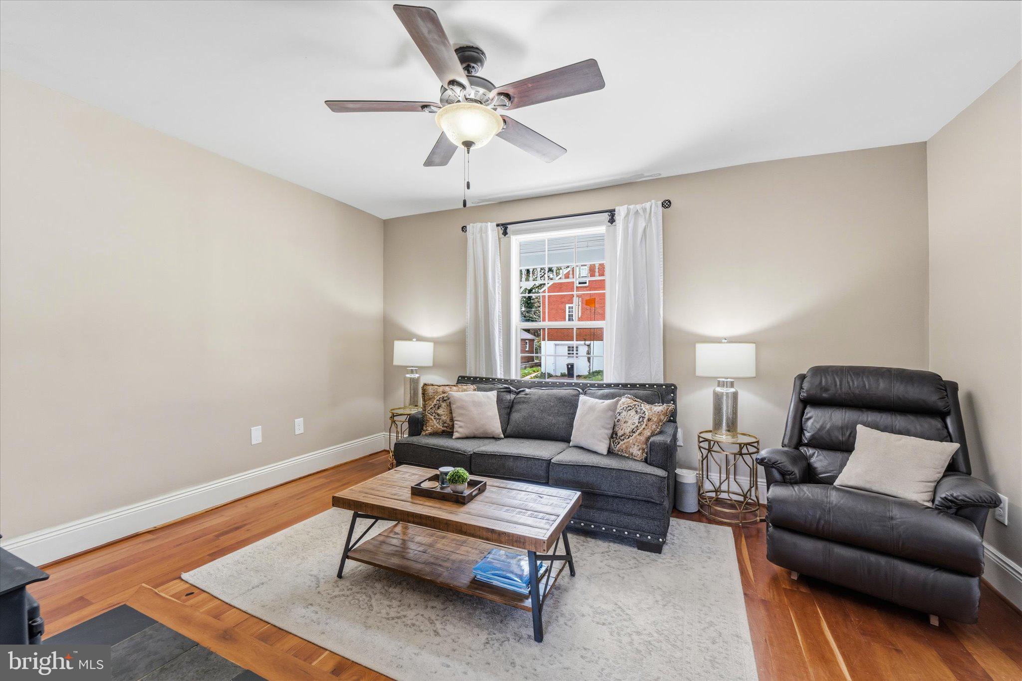 NORTH RIVER TOWN - Residential