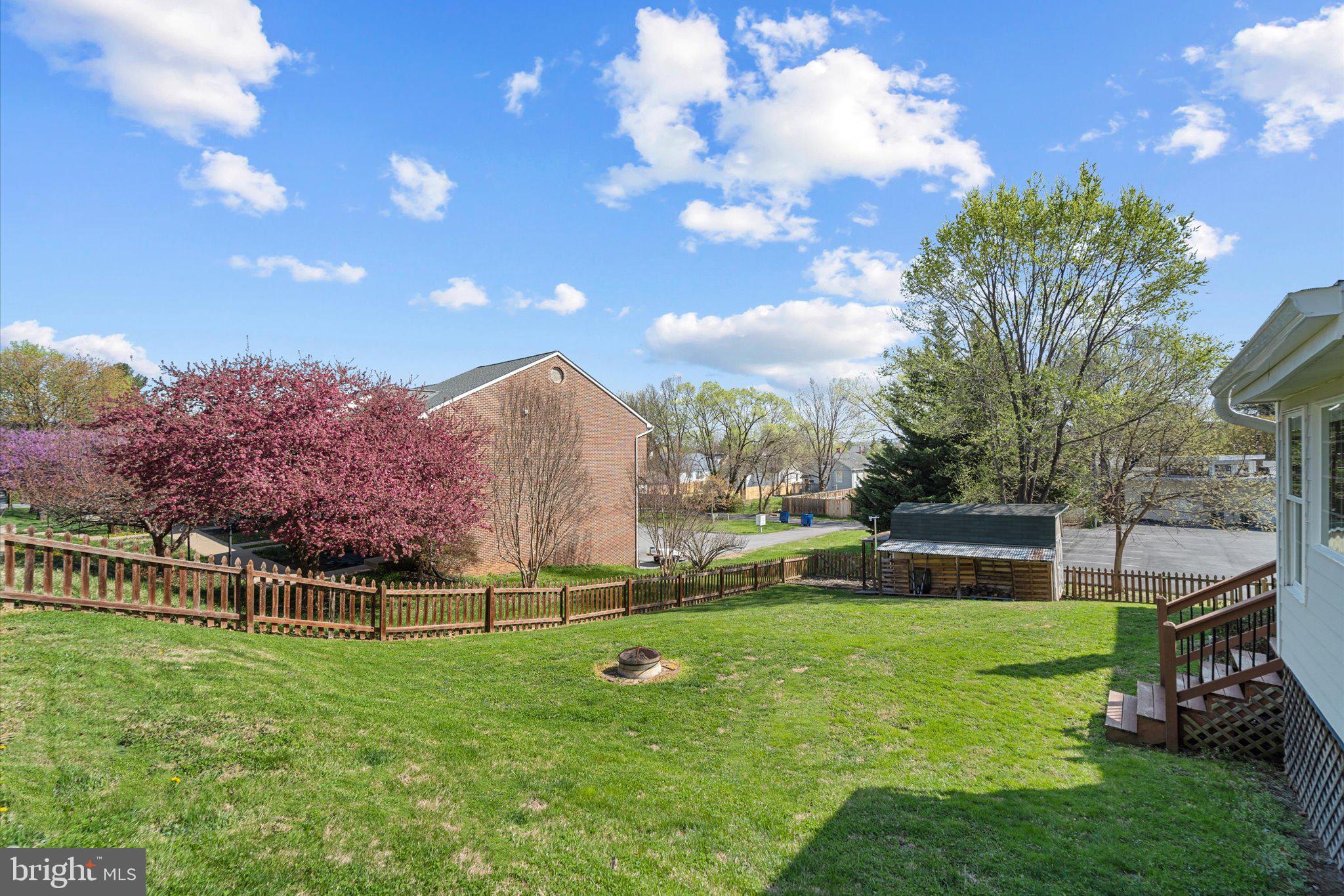 NORTH RIVER TOWN - Residential