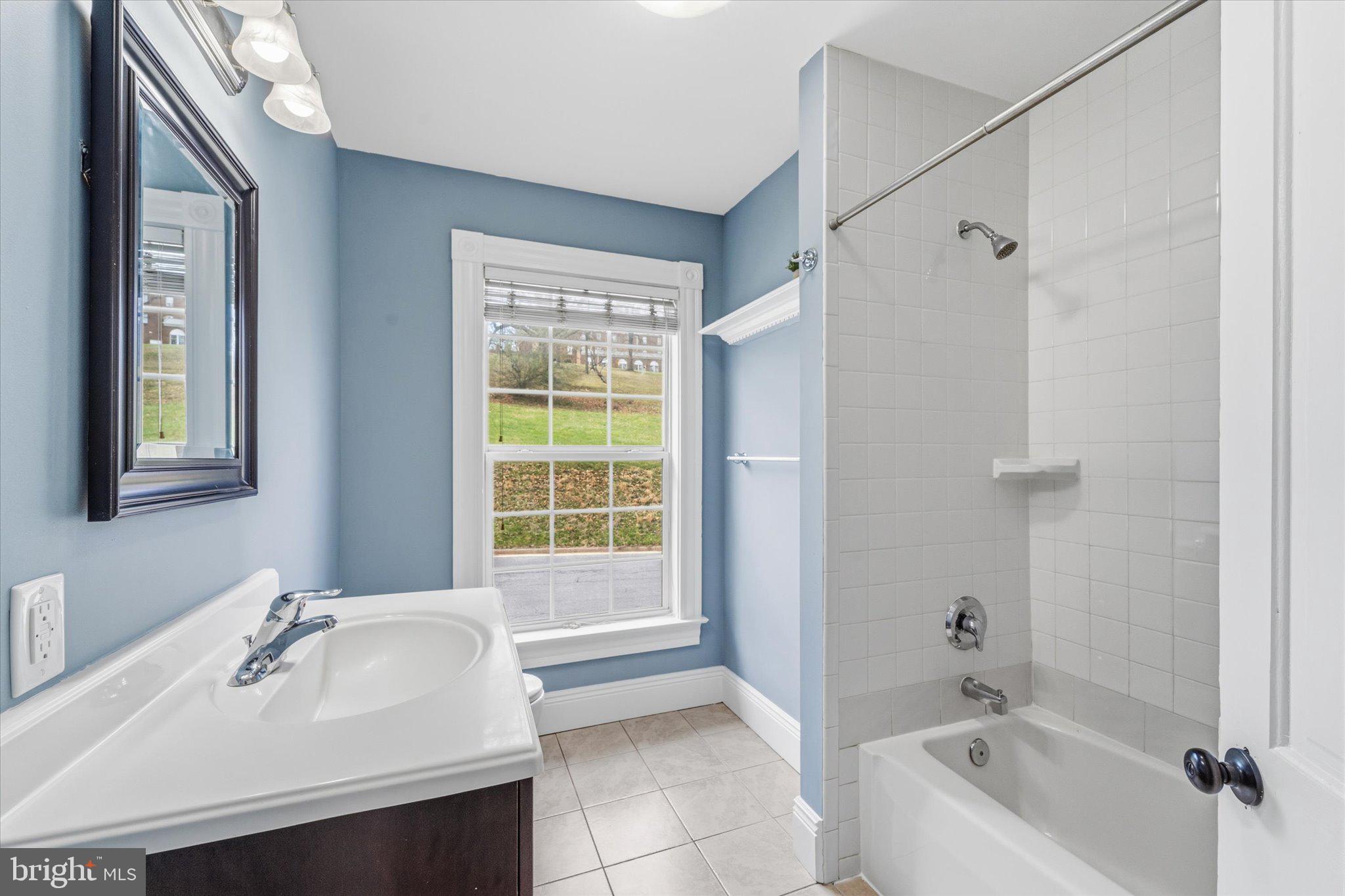 NORTH RIVER TOWN - Residential