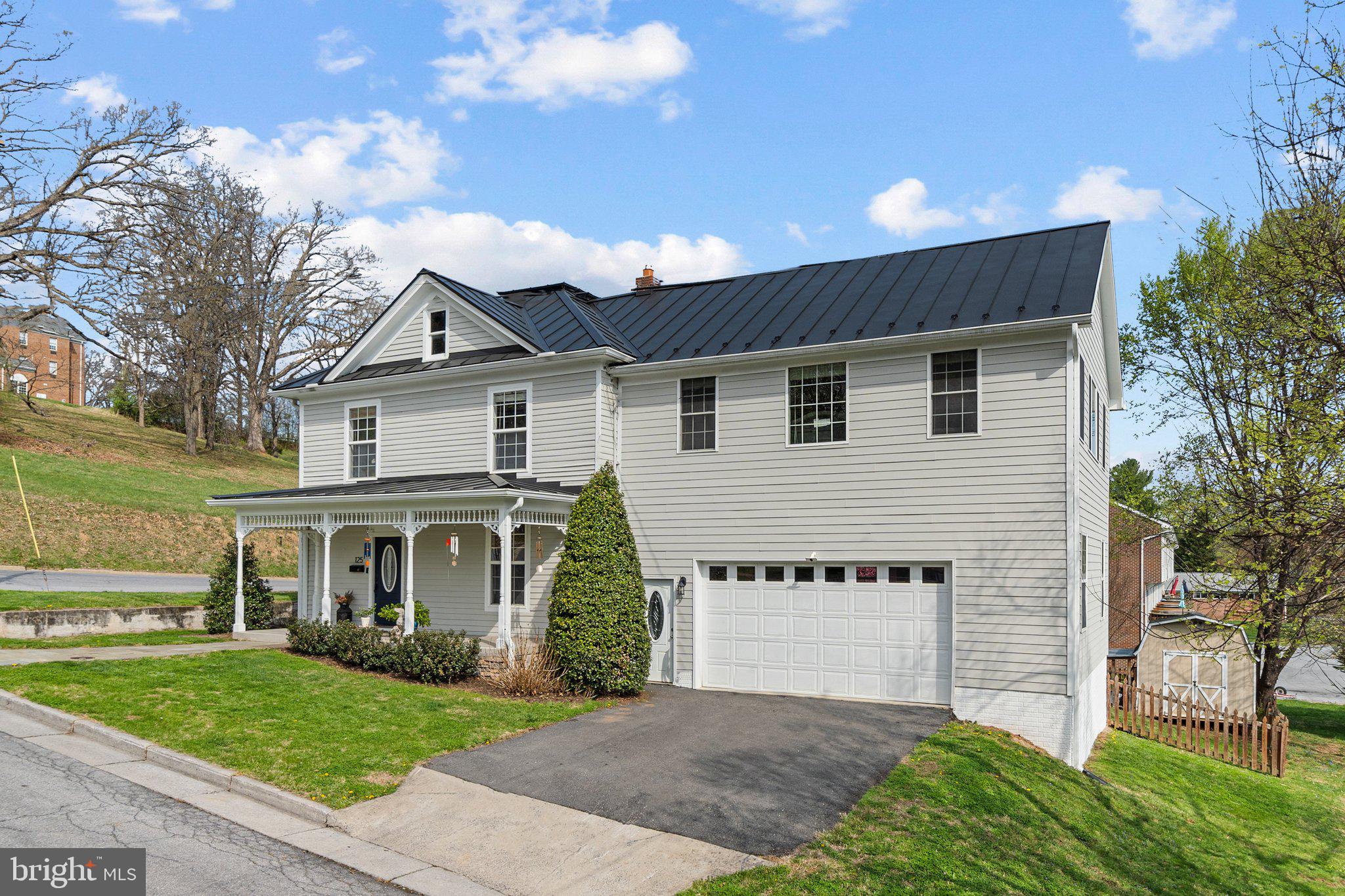 NORTH RIVER TOWN - Residential