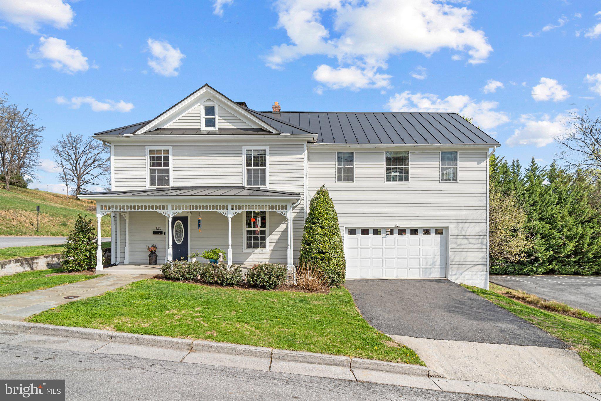 NORTH RIVER TOWN - Residential