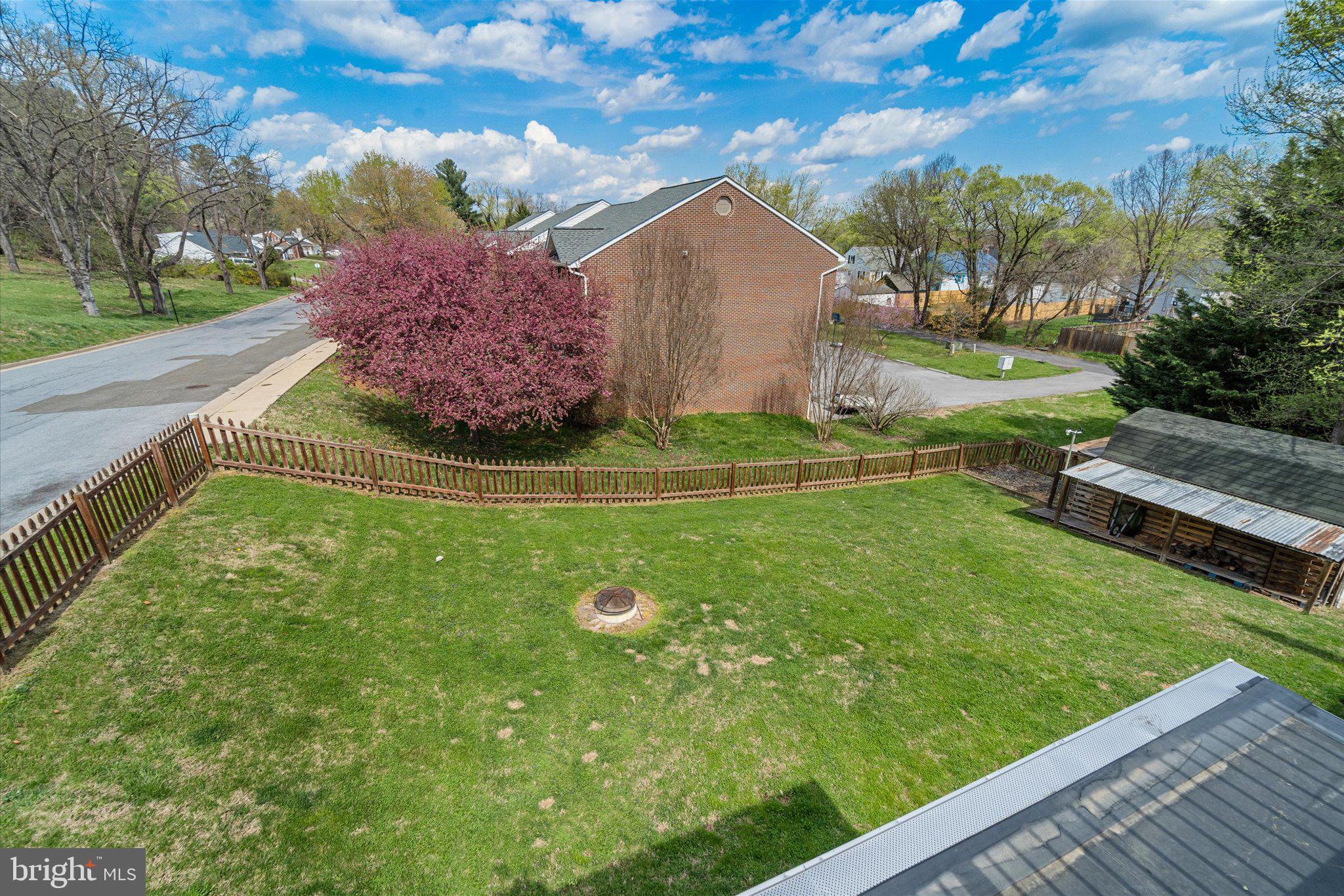 NORTH RIVER TOWN - Residential