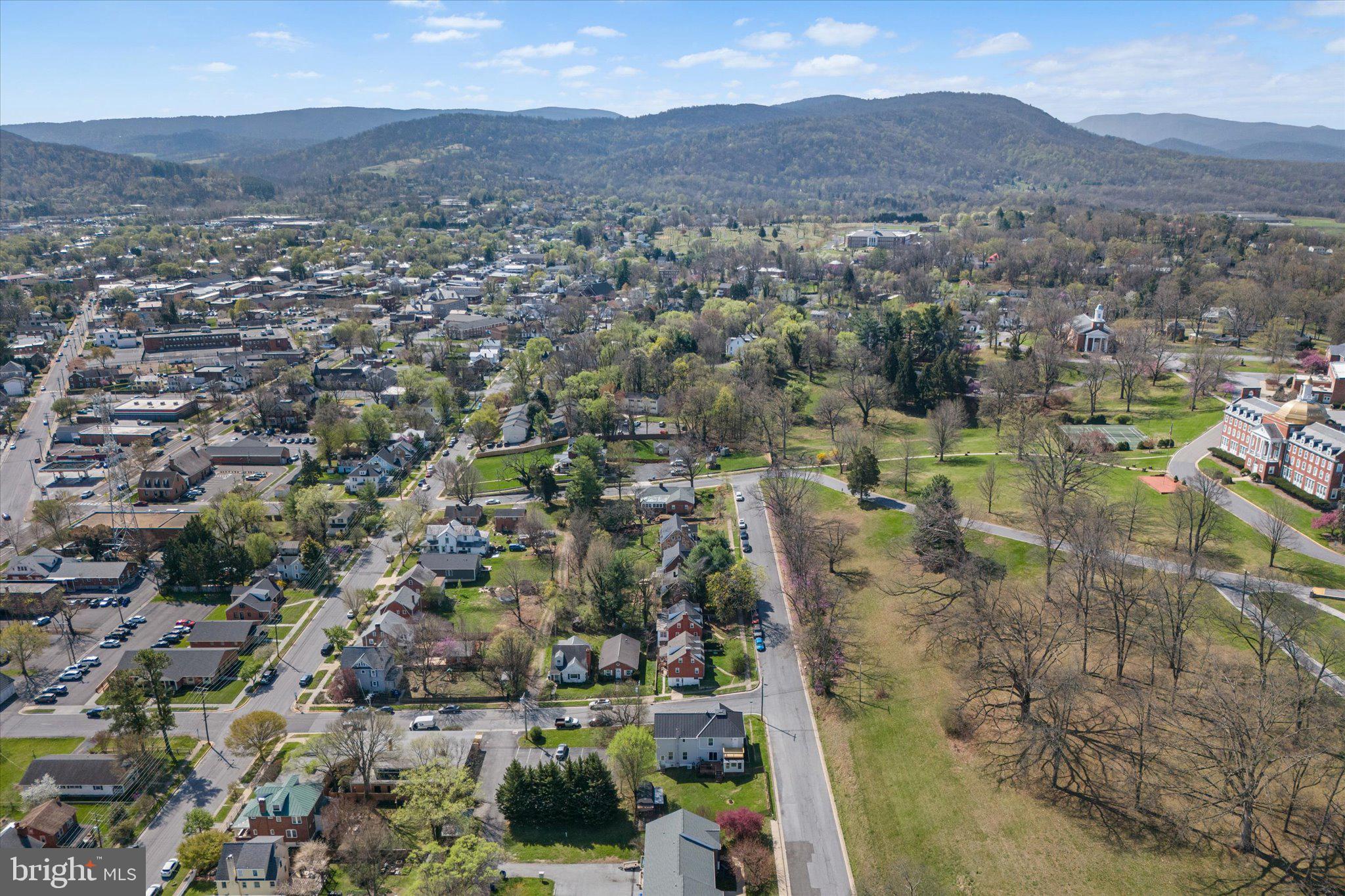 NORTH RIVER TOWN - Residential