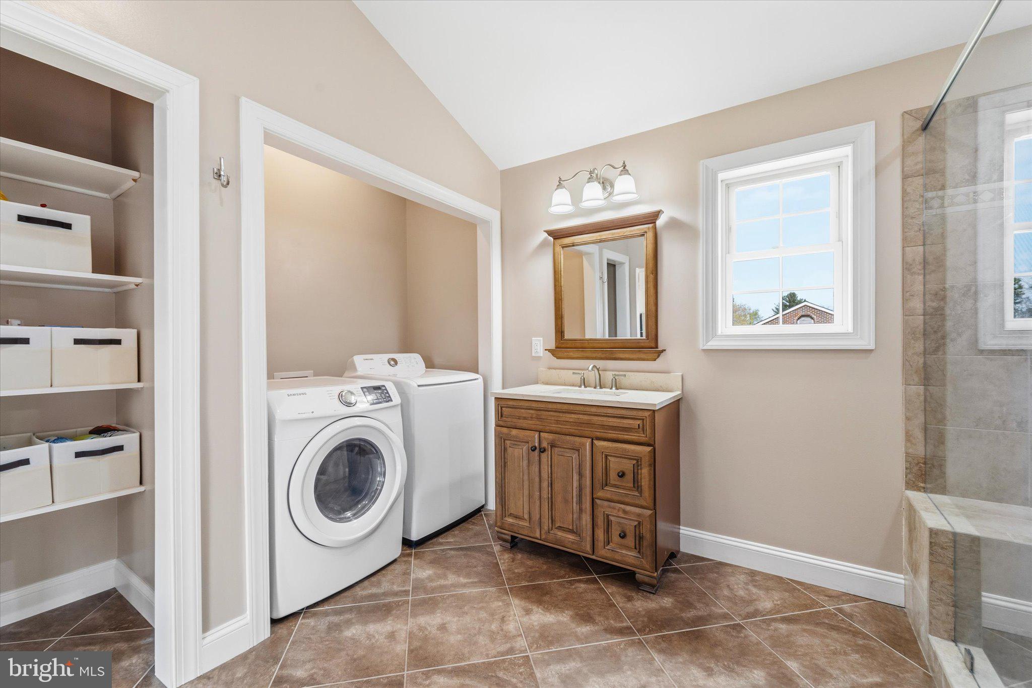 NORTH RIVER TOWN - Residential