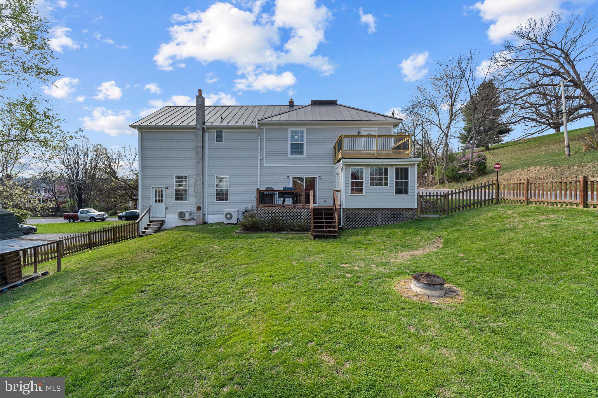 NORTH RIVER TOWN - Residential