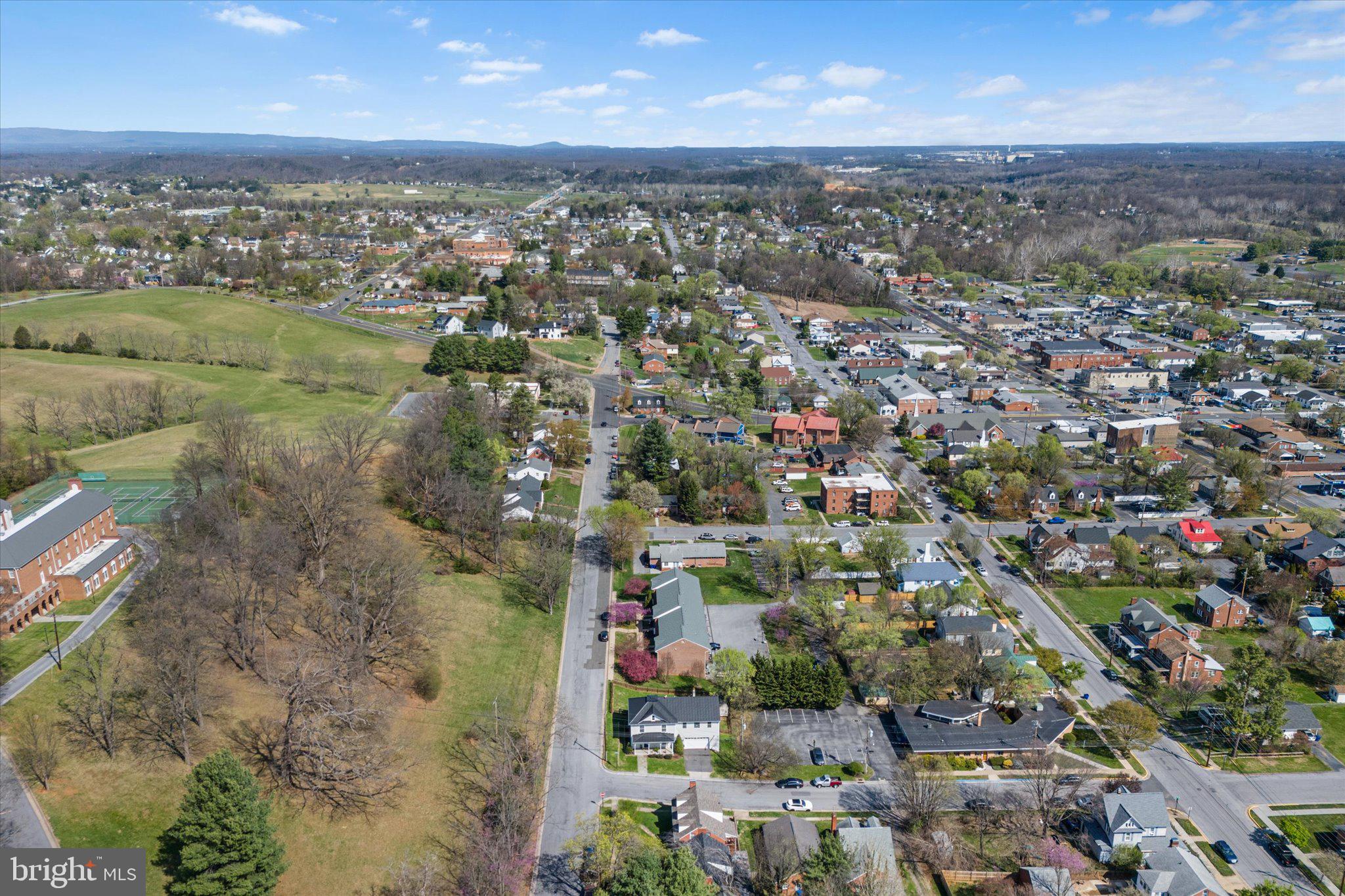 NORTH RIVER TOWN - Residential
