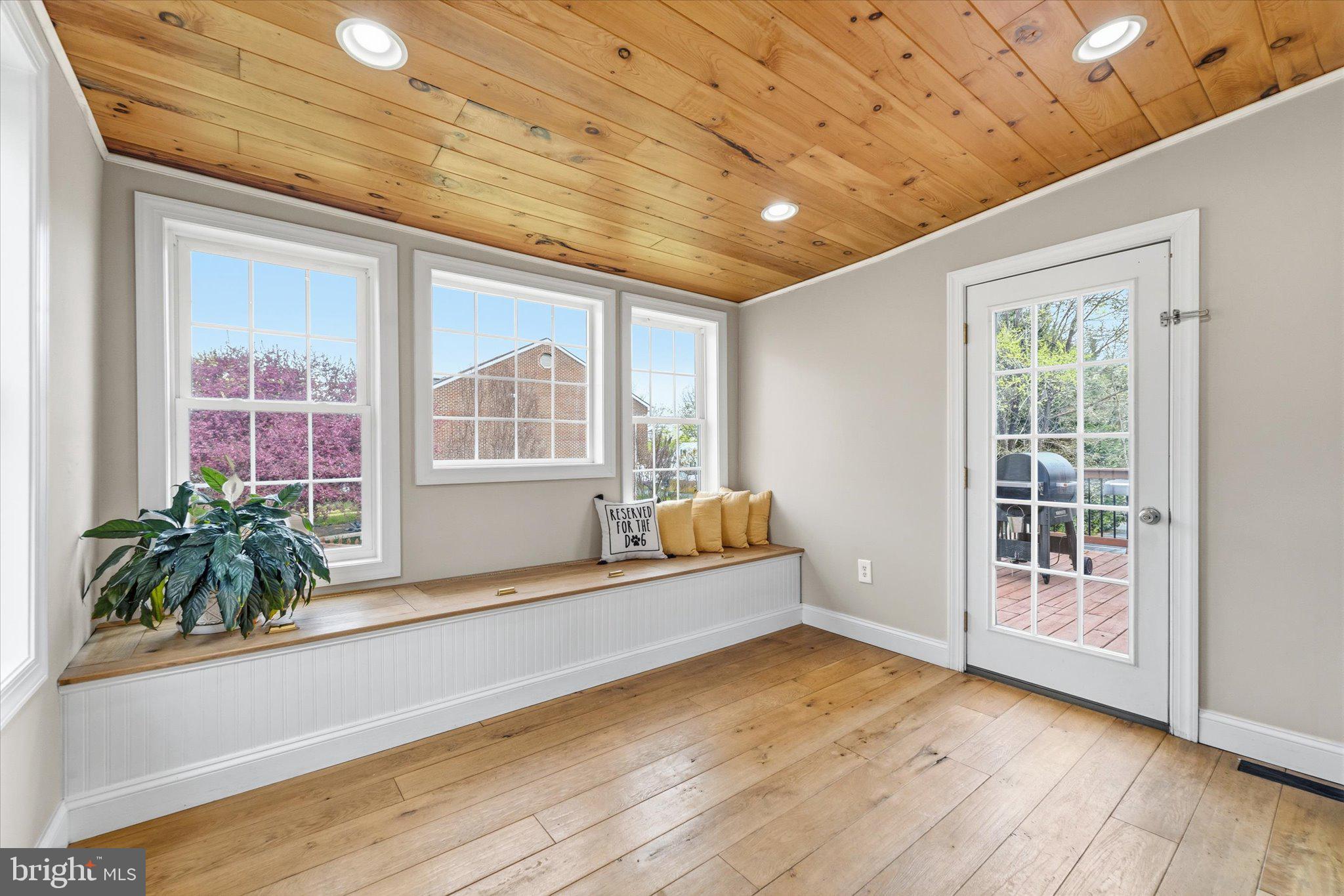 NORTH RIVER TOWN - Residential