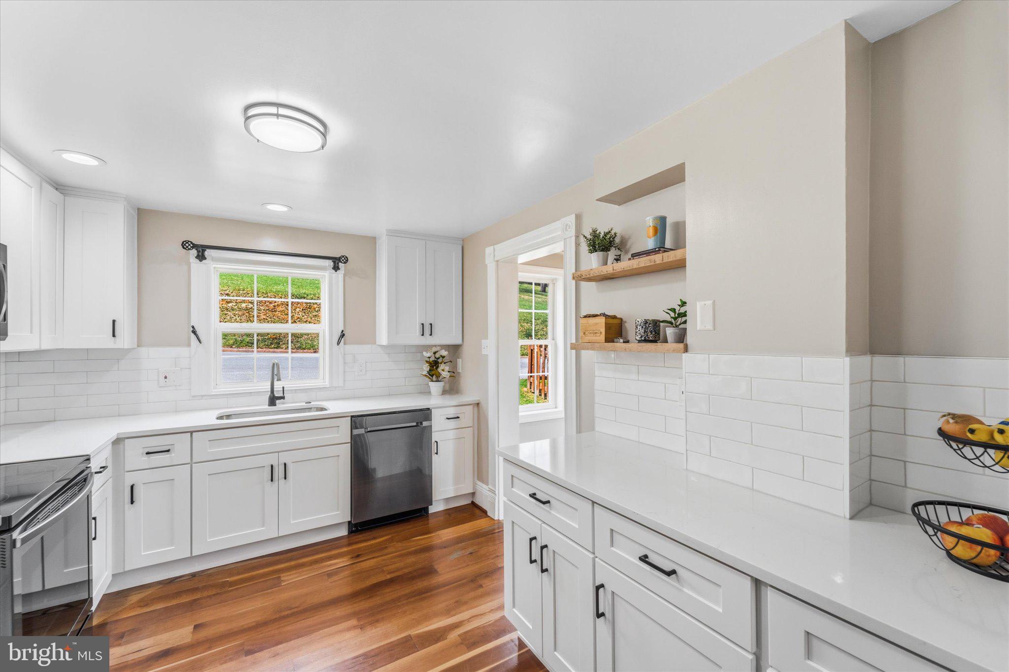 NORTH RIVER TOWN - Residential