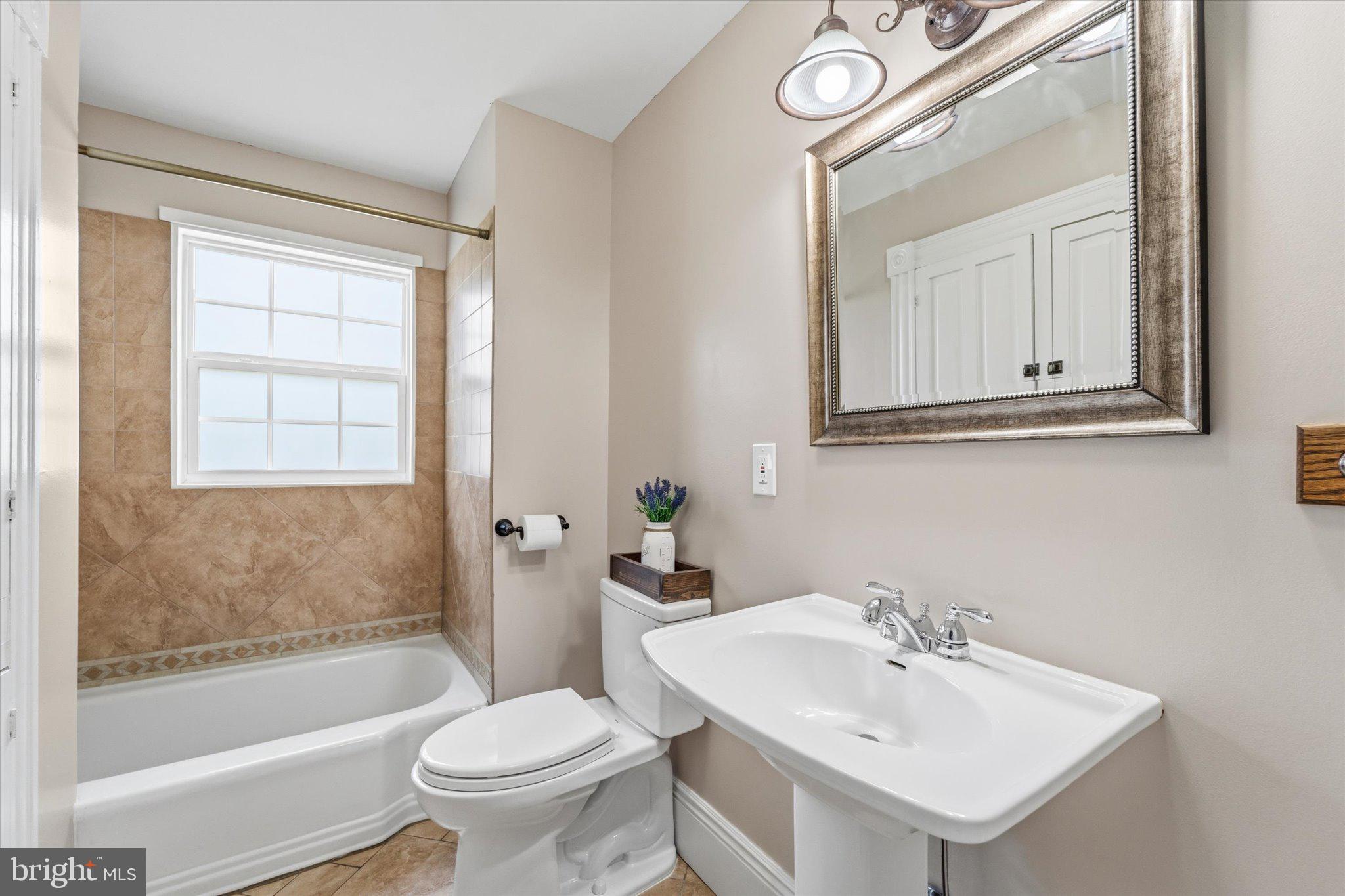 NORTH RIVER TOWN - Residential