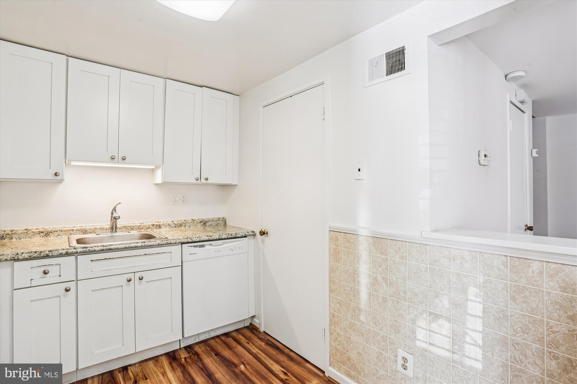 NATHANS HILL - Residential Lease