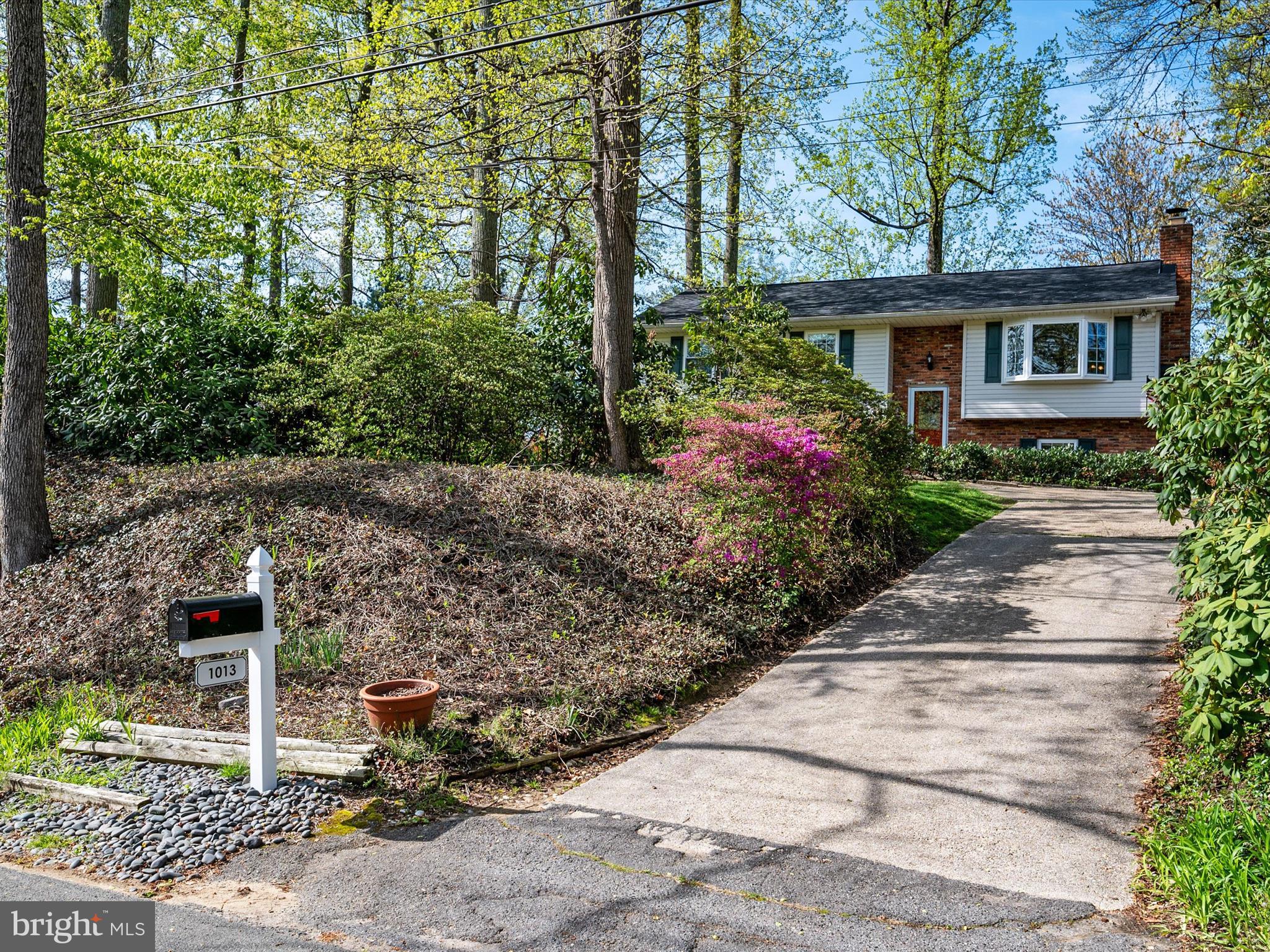 ANNAPOLIS ROADS - Residential