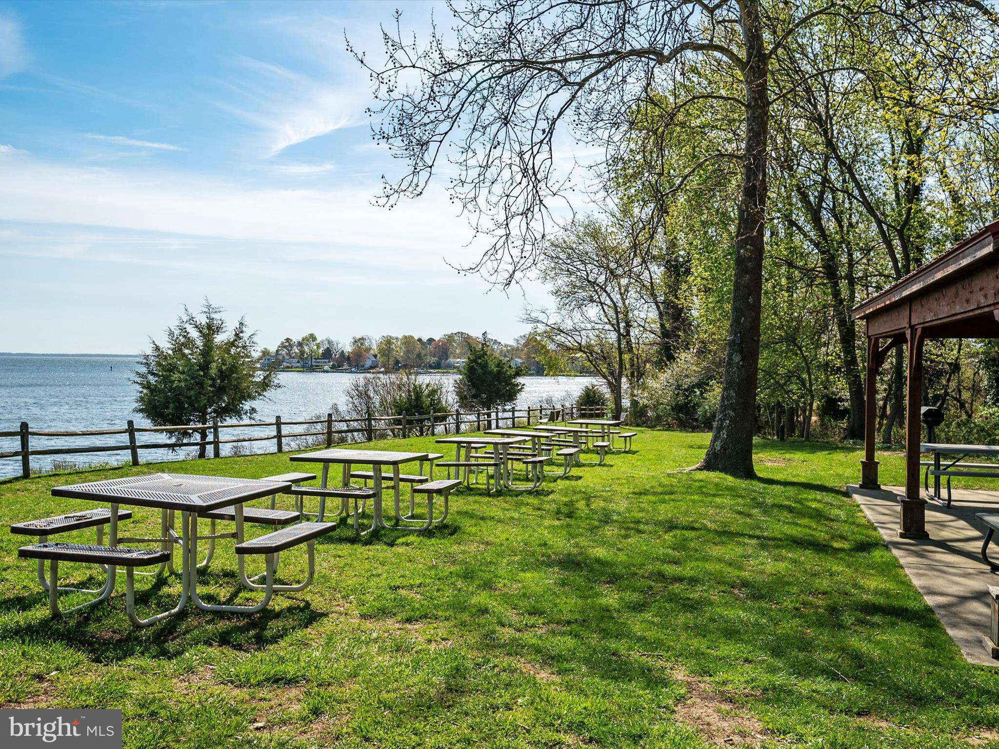 ANNAPOLIS ROADS - Residential