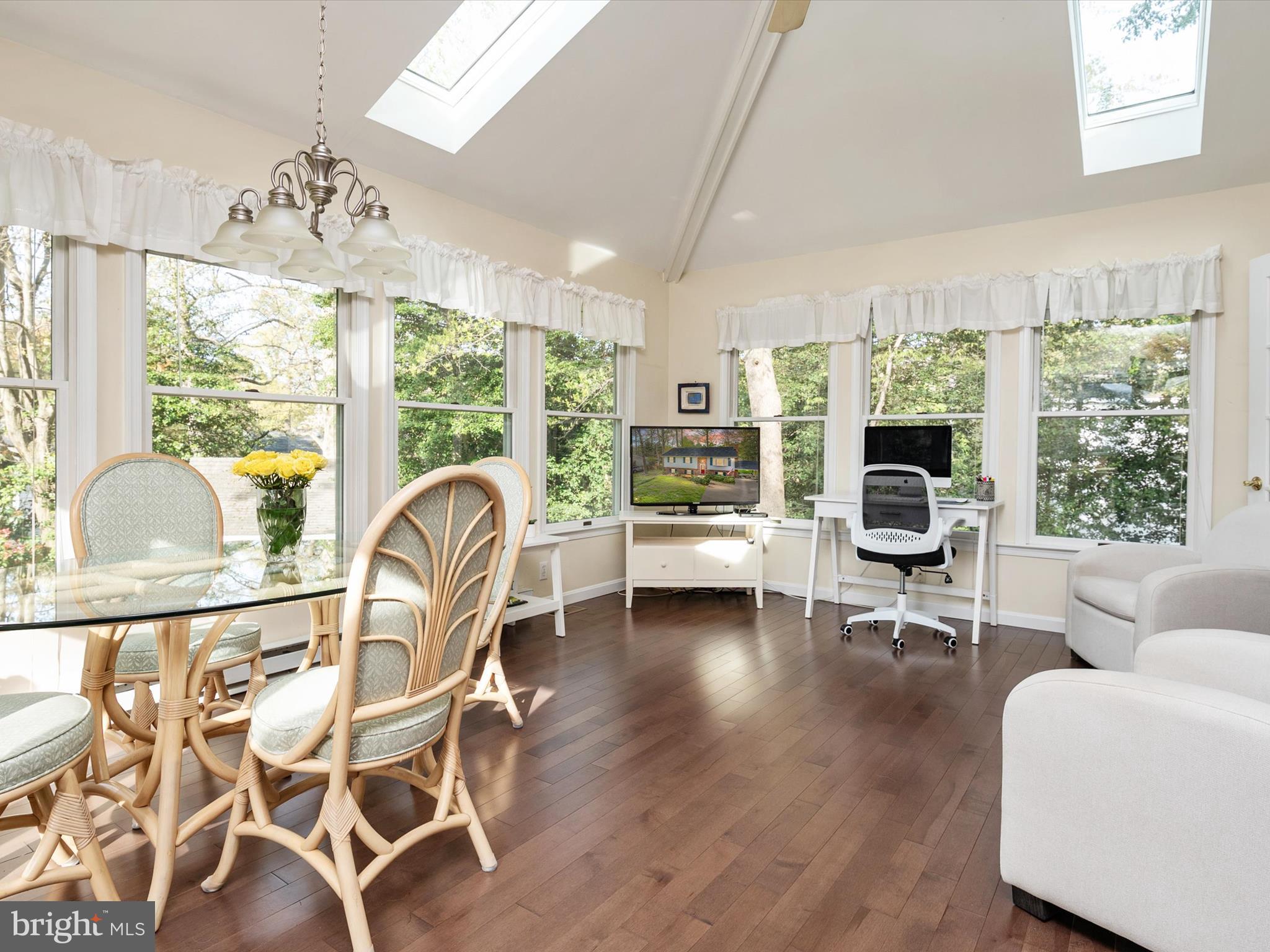 ANNAPOLIS ROADS - Residential