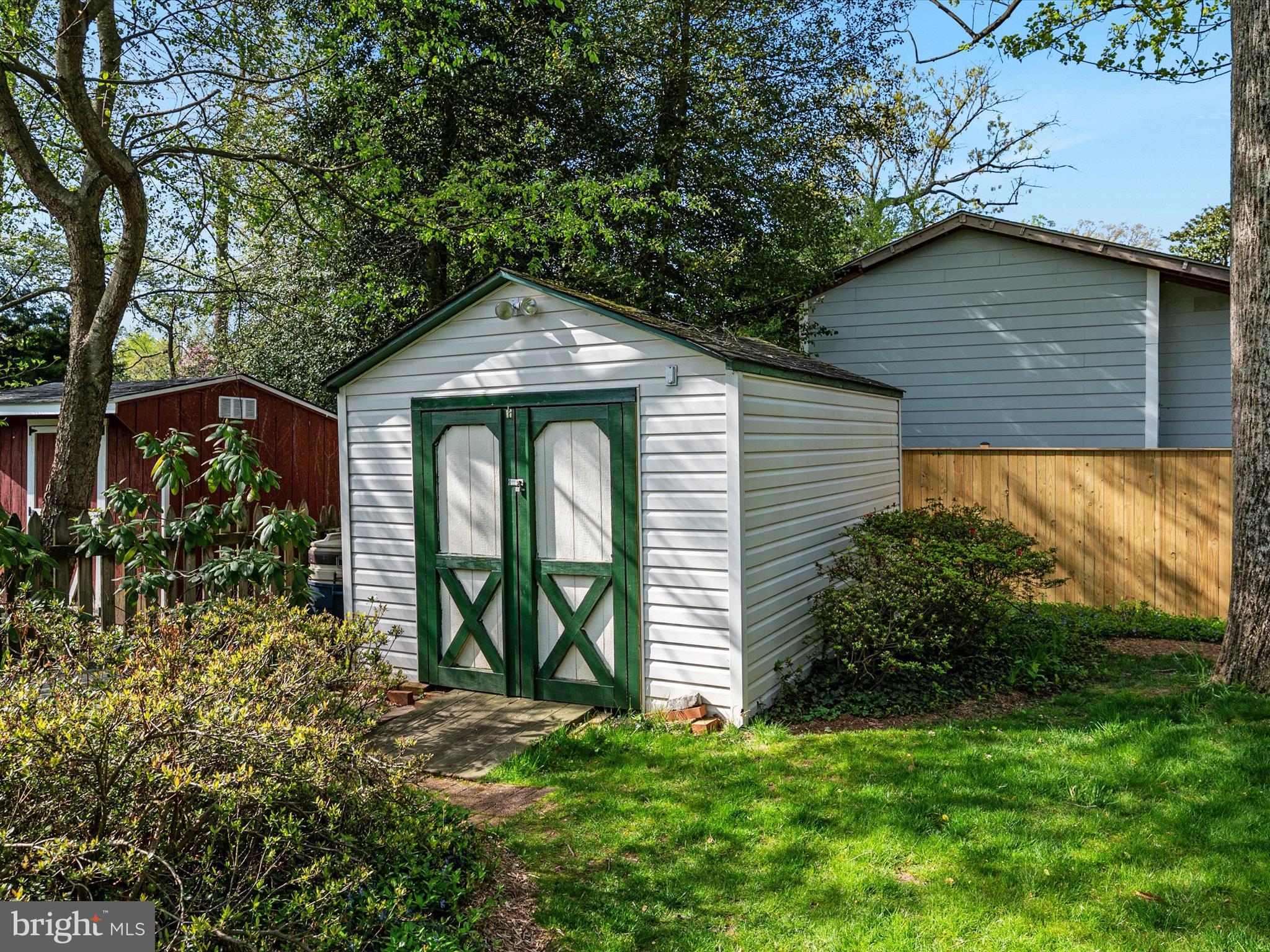 ANNAPOLIS ROADS - Residential