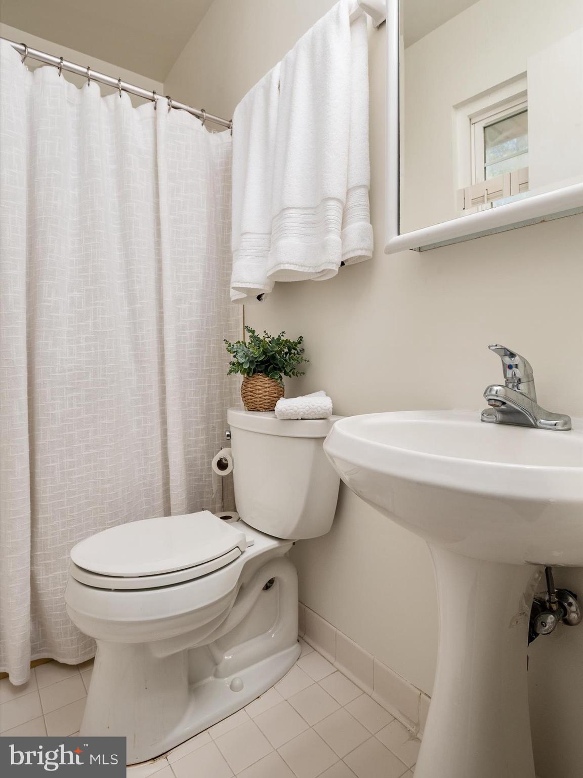 ANNAPOLIS ROADS - Residential