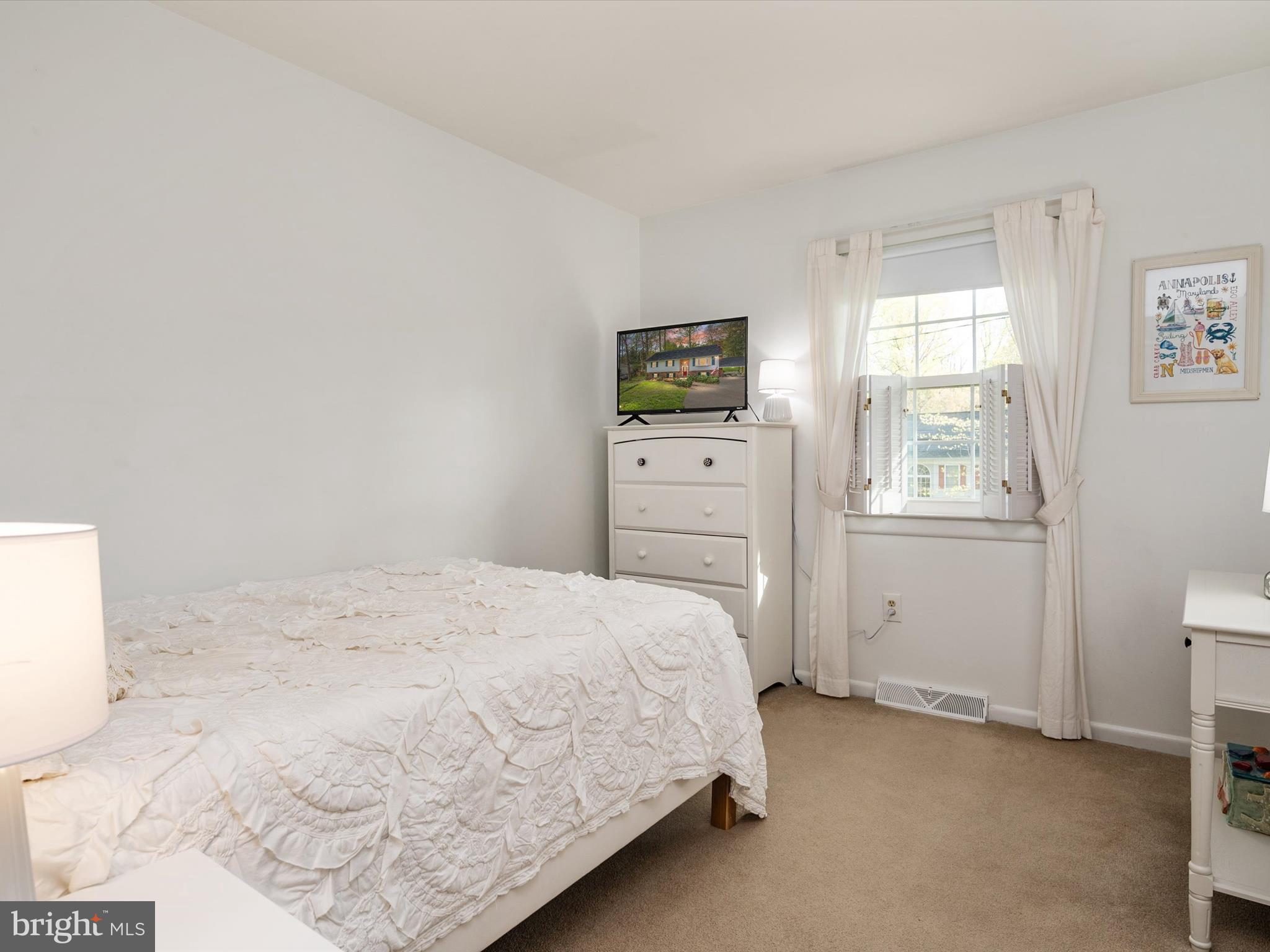 ANNAPOLIS ROADS - Residential