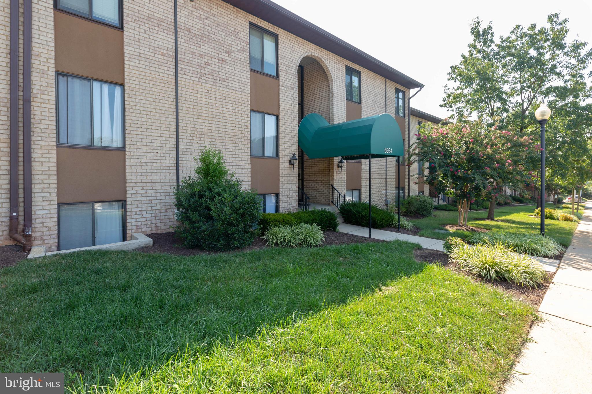 HUNTING RIDGE CONDOMINIUM - Residential