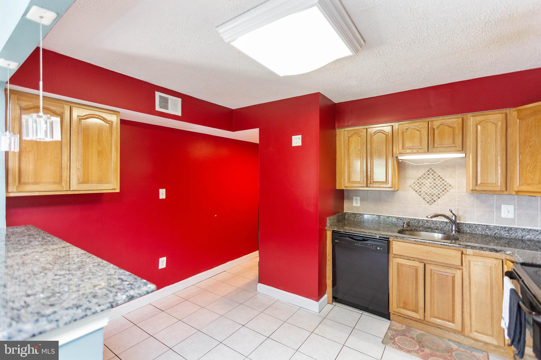 HUNTING RIDGE CONDOMINIUM - Residential