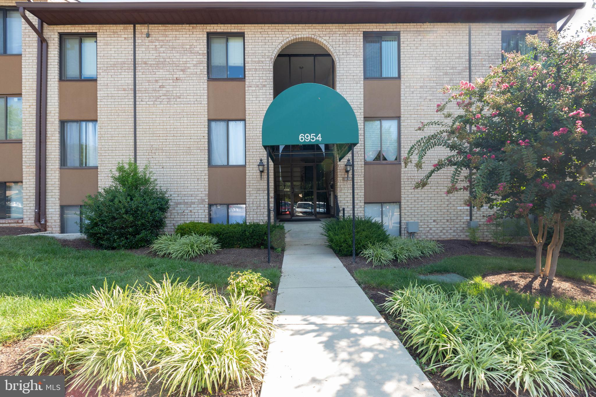 HUNTING RIDGE CONDOMINIUM - Residential