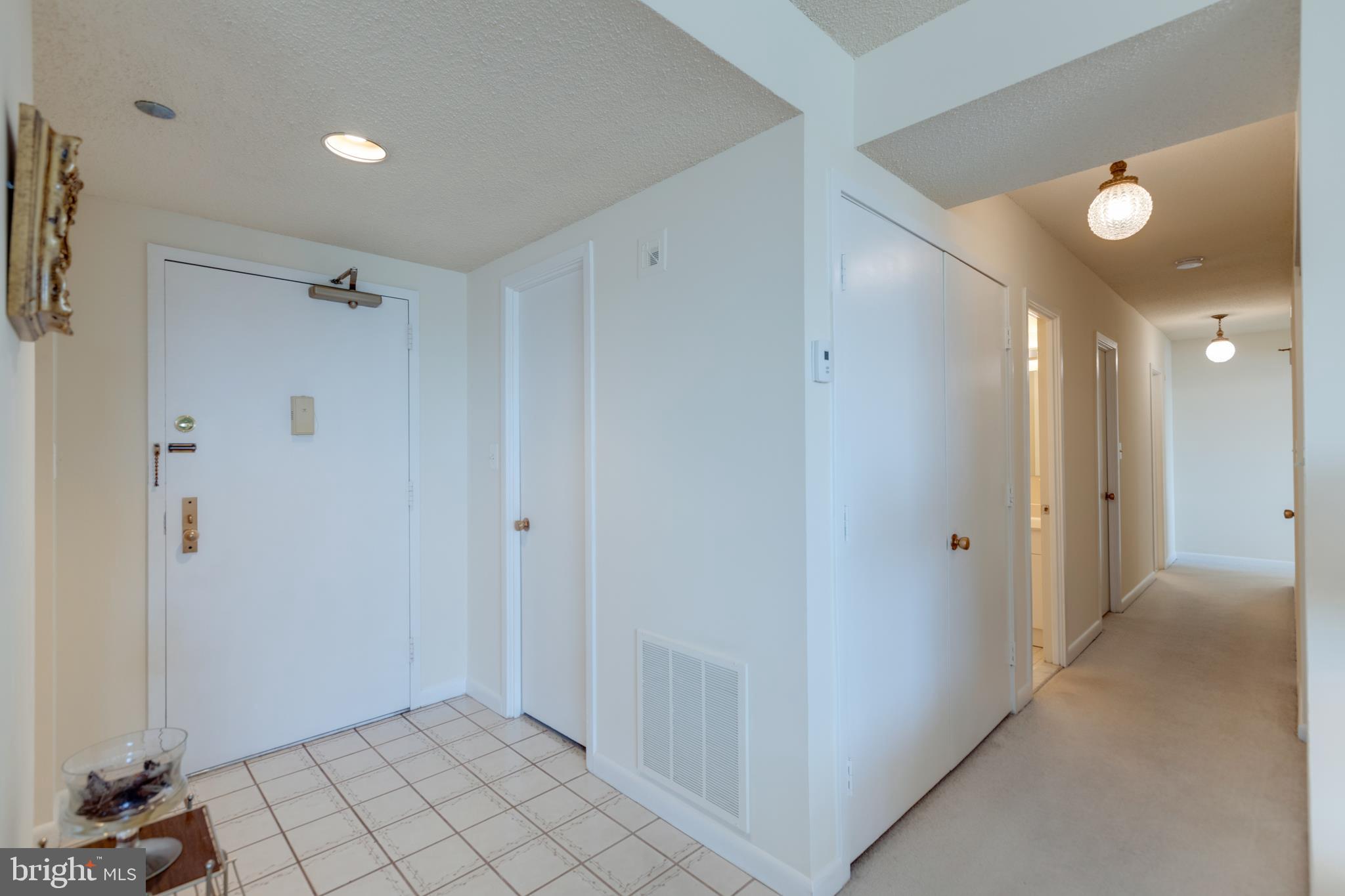 SKYLINE HOUSE - Residential