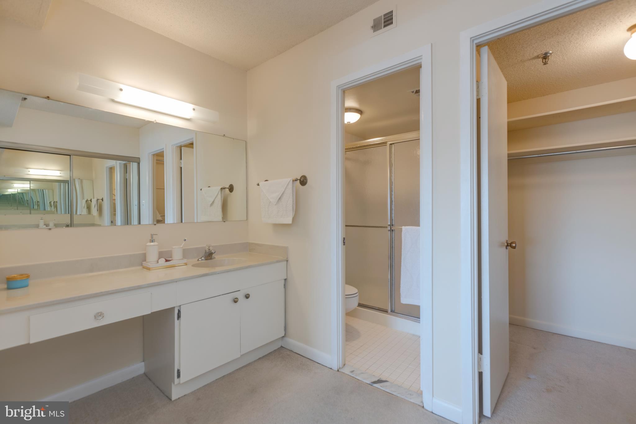 SKYLINE HOUSE - Residential