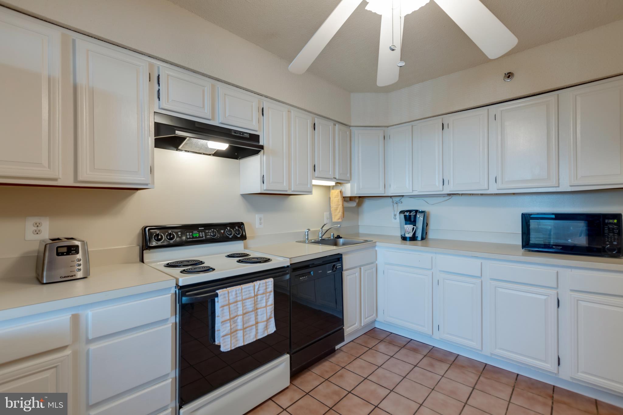 SKYLINE HOUSE - Residential