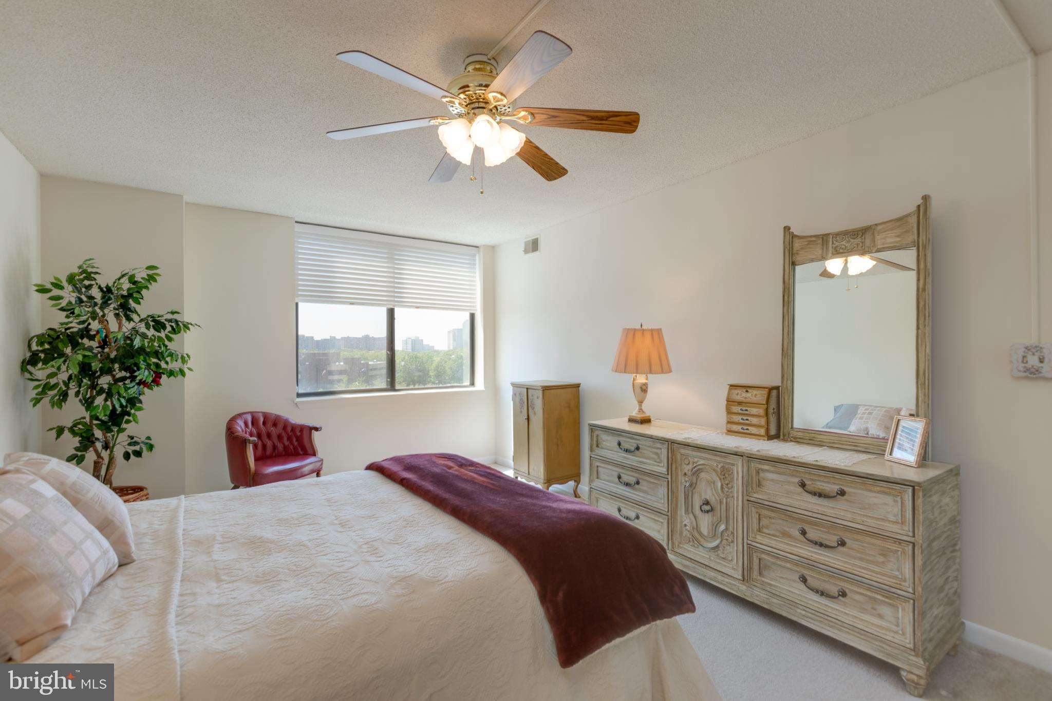 SKYLINE HOUSE - Residential