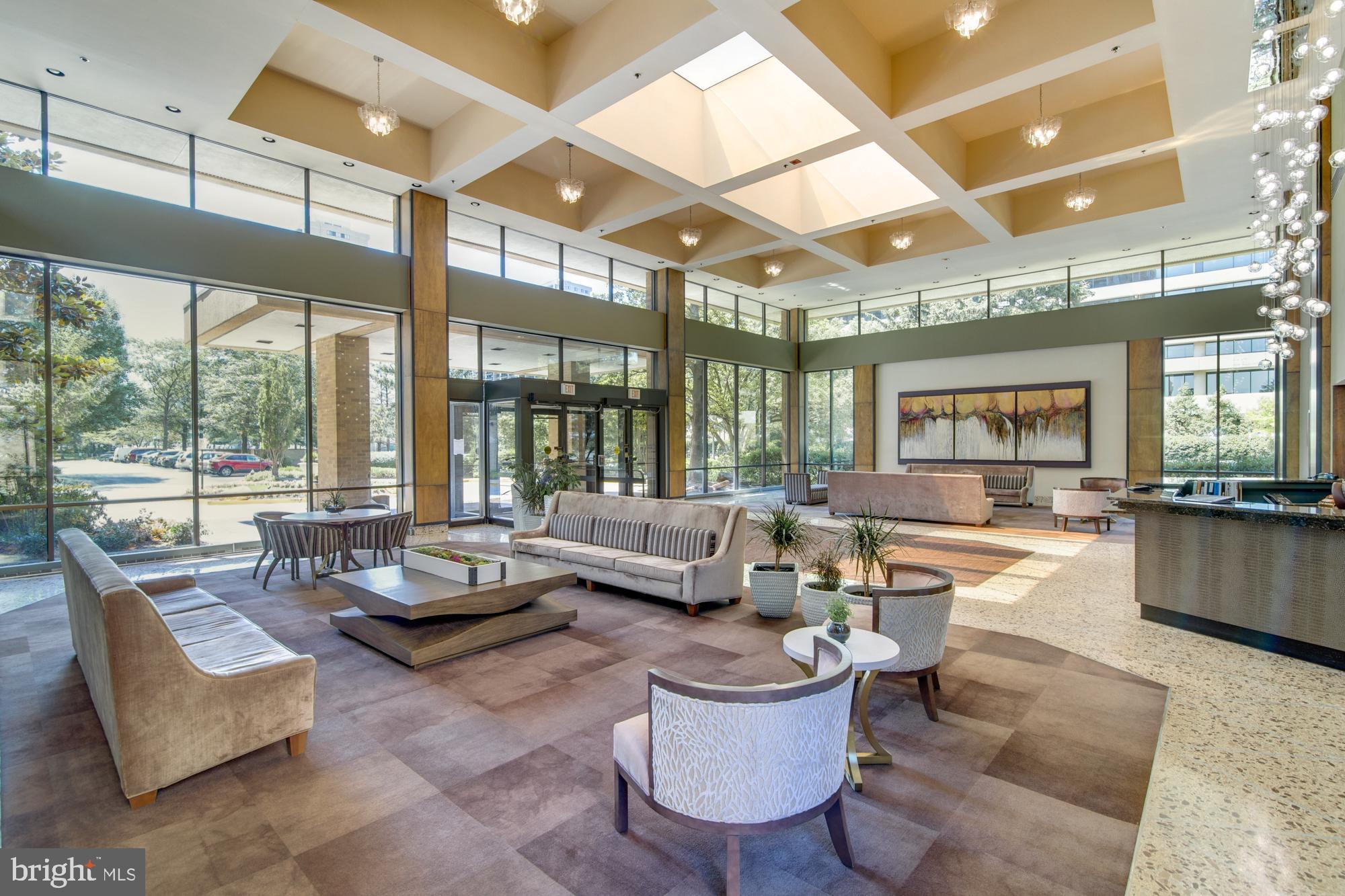 SKYLINE HOUSE - Residential