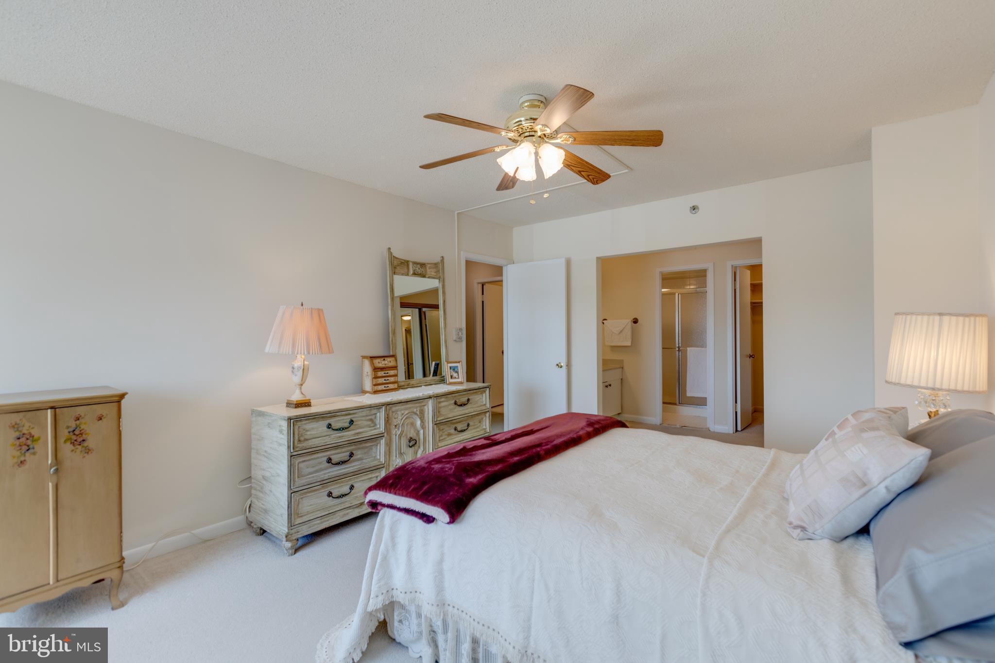 SKYLINE HOUSE - Residential