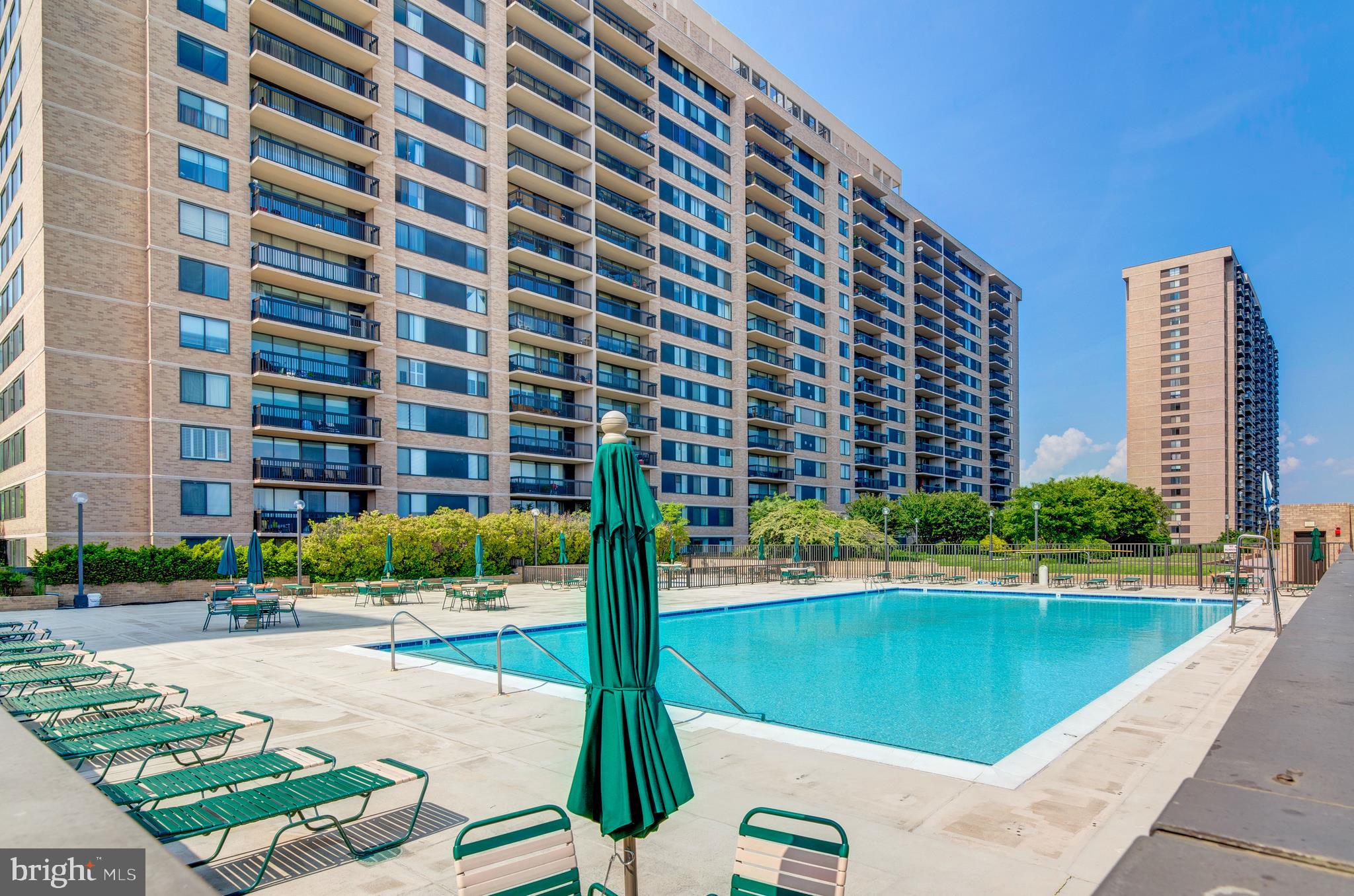 SKYLINE HOUSE - Residential