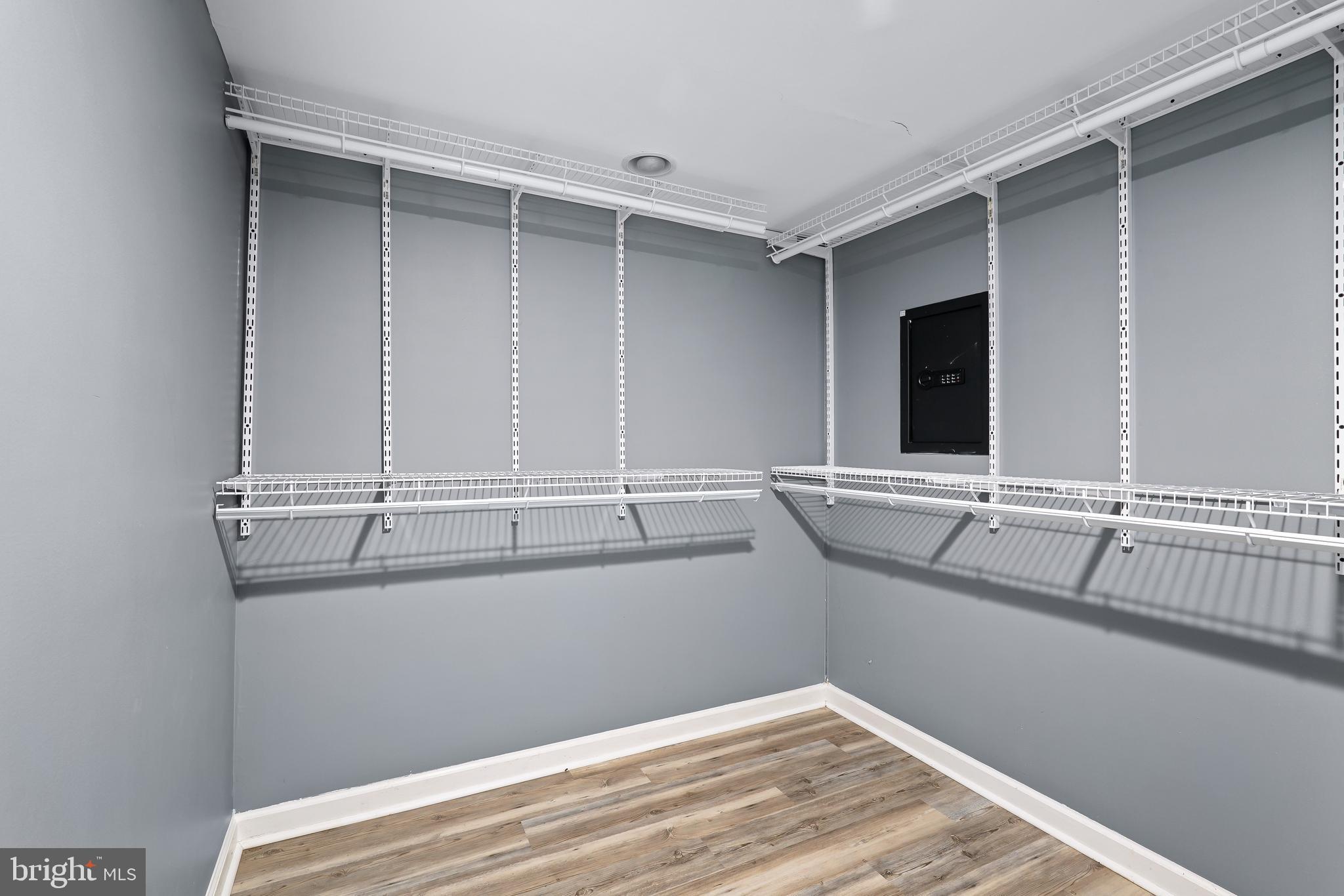 DELAPLAINE MANOR - Residential