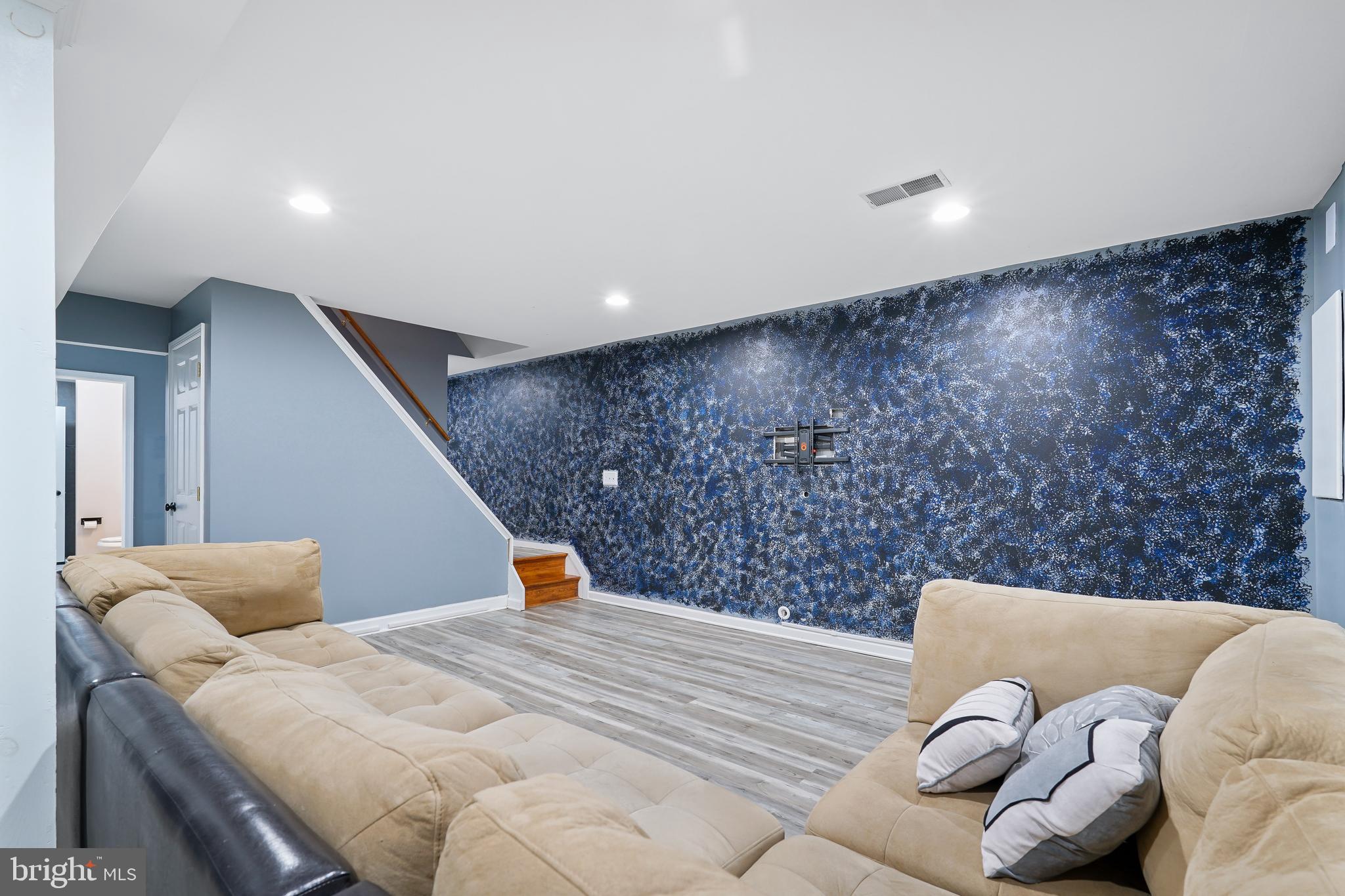 DELAPLAINE MANOR - Residential