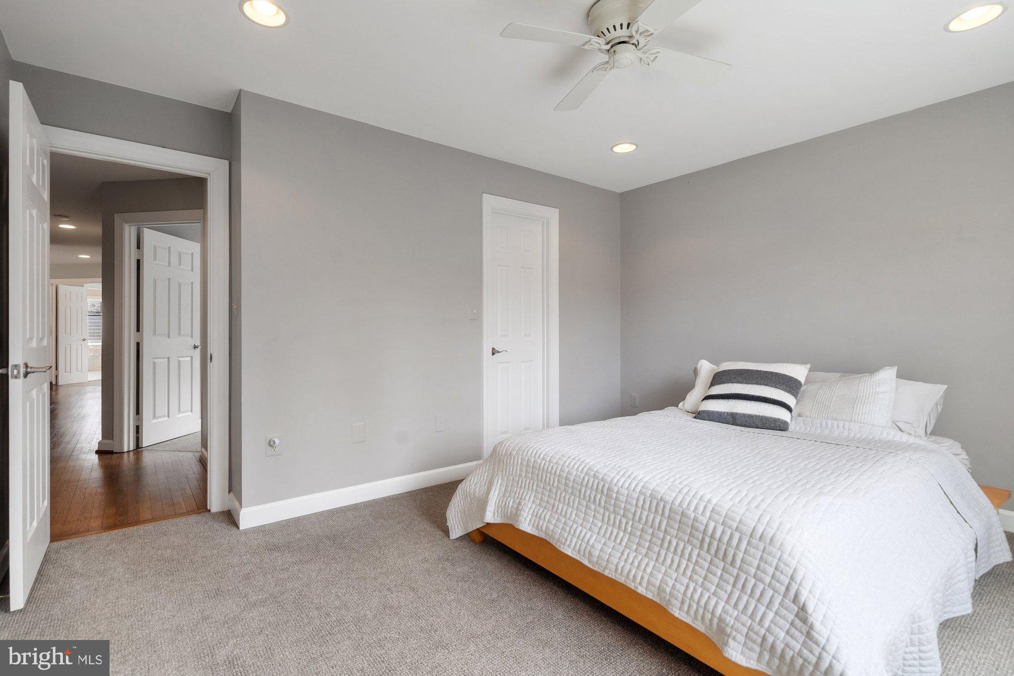 MANORS AT WOLF TRAP - Residential