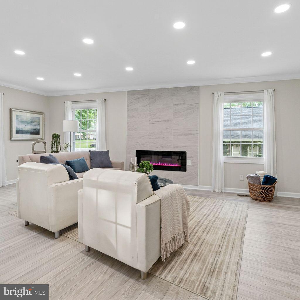 60 PINAFORE LANE