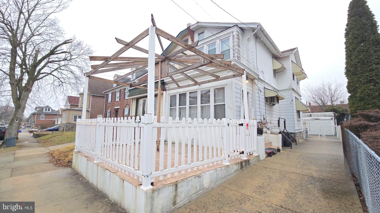 LAWNDALE - Residential