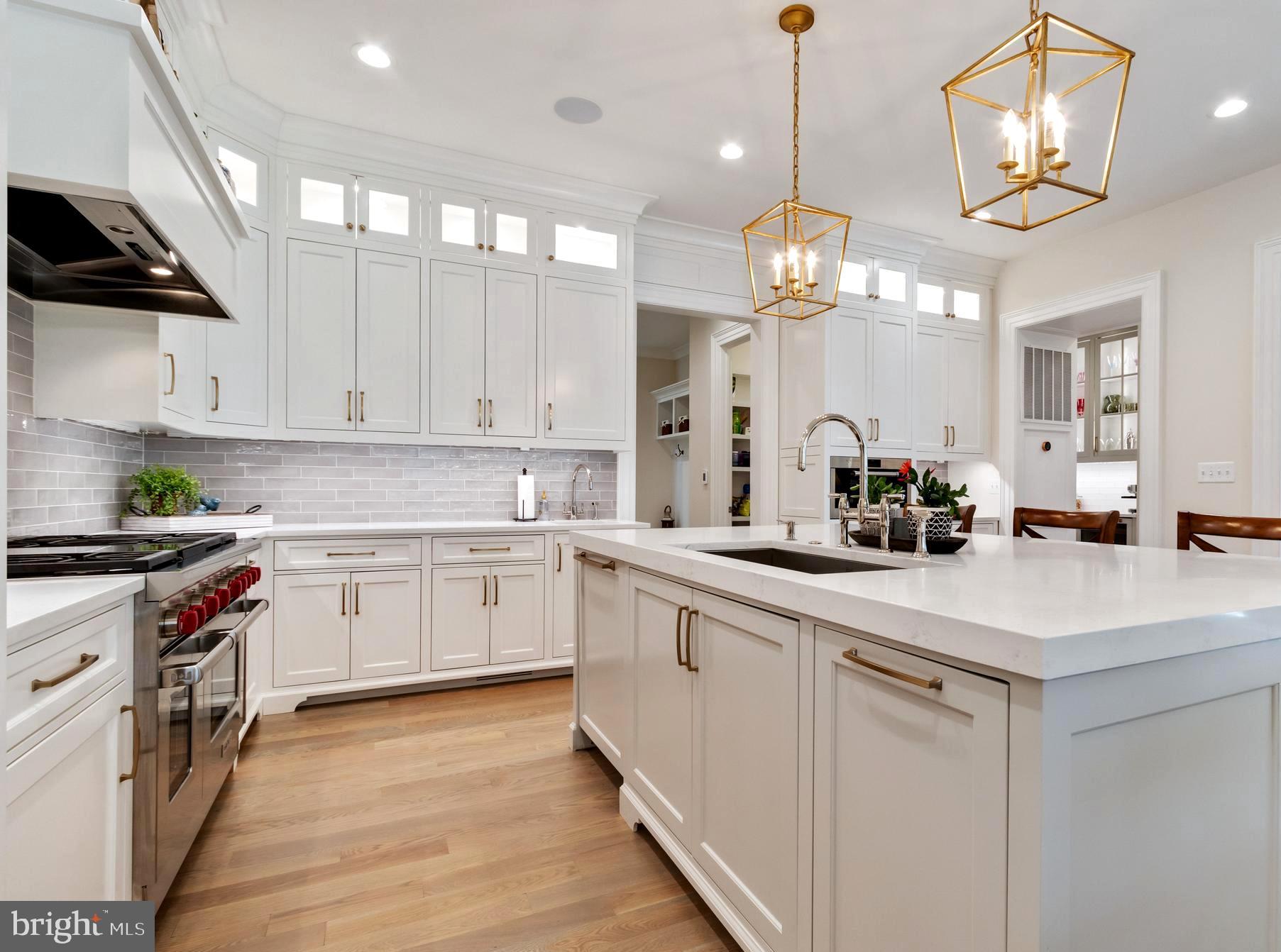 LANGLEY MANOR - Residential