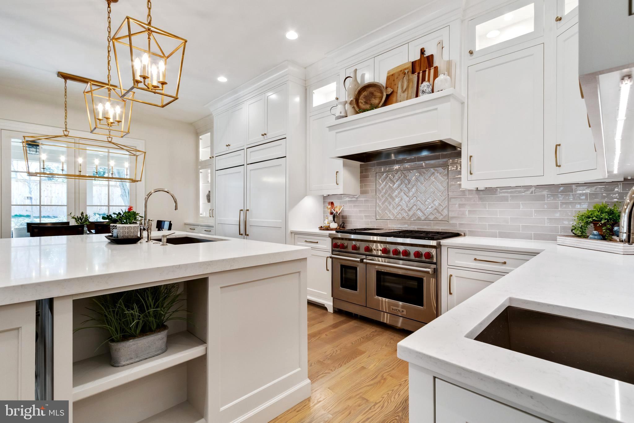 LANGLEY MANOR - Residential