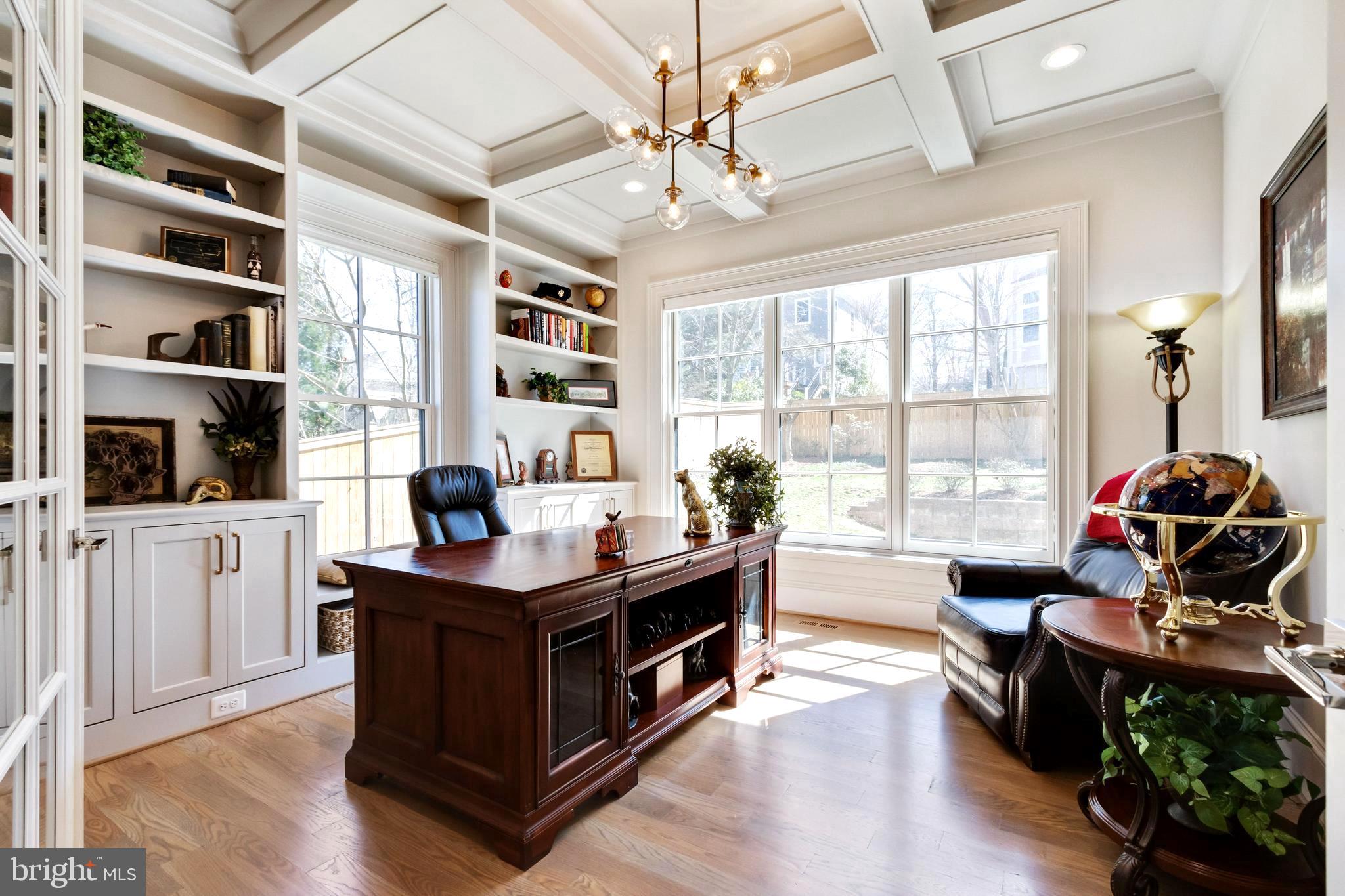 LANGLEY MANOR - Residential