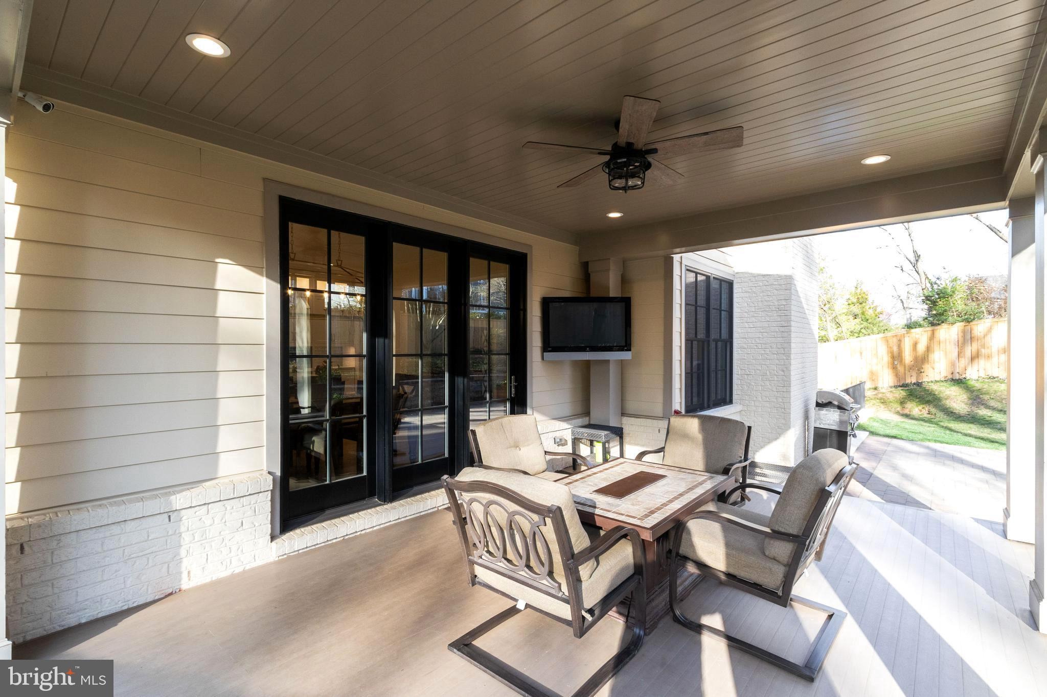 LANGLEY MANOR - Residential