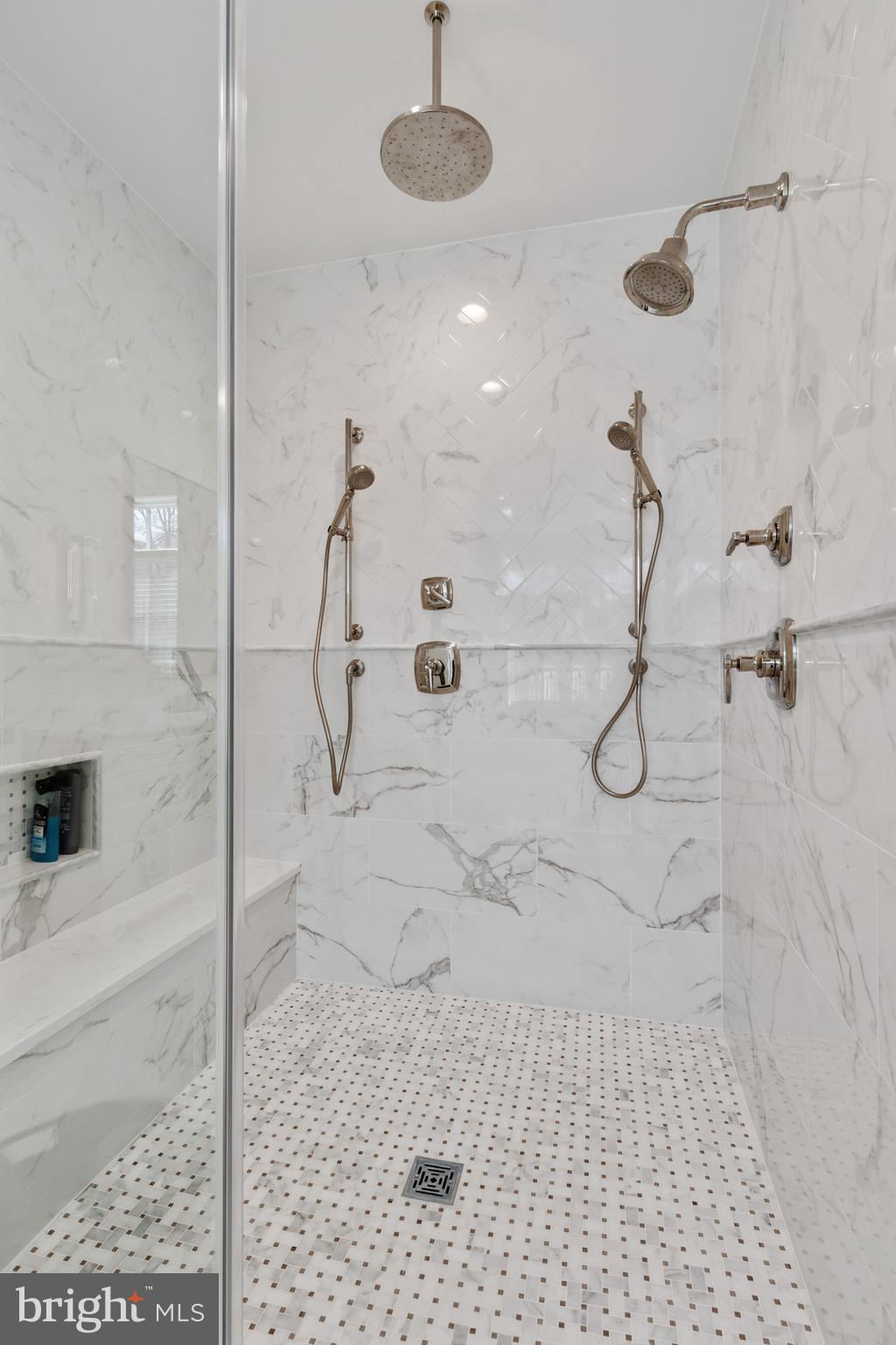 LANGLEY MANOR - Residential