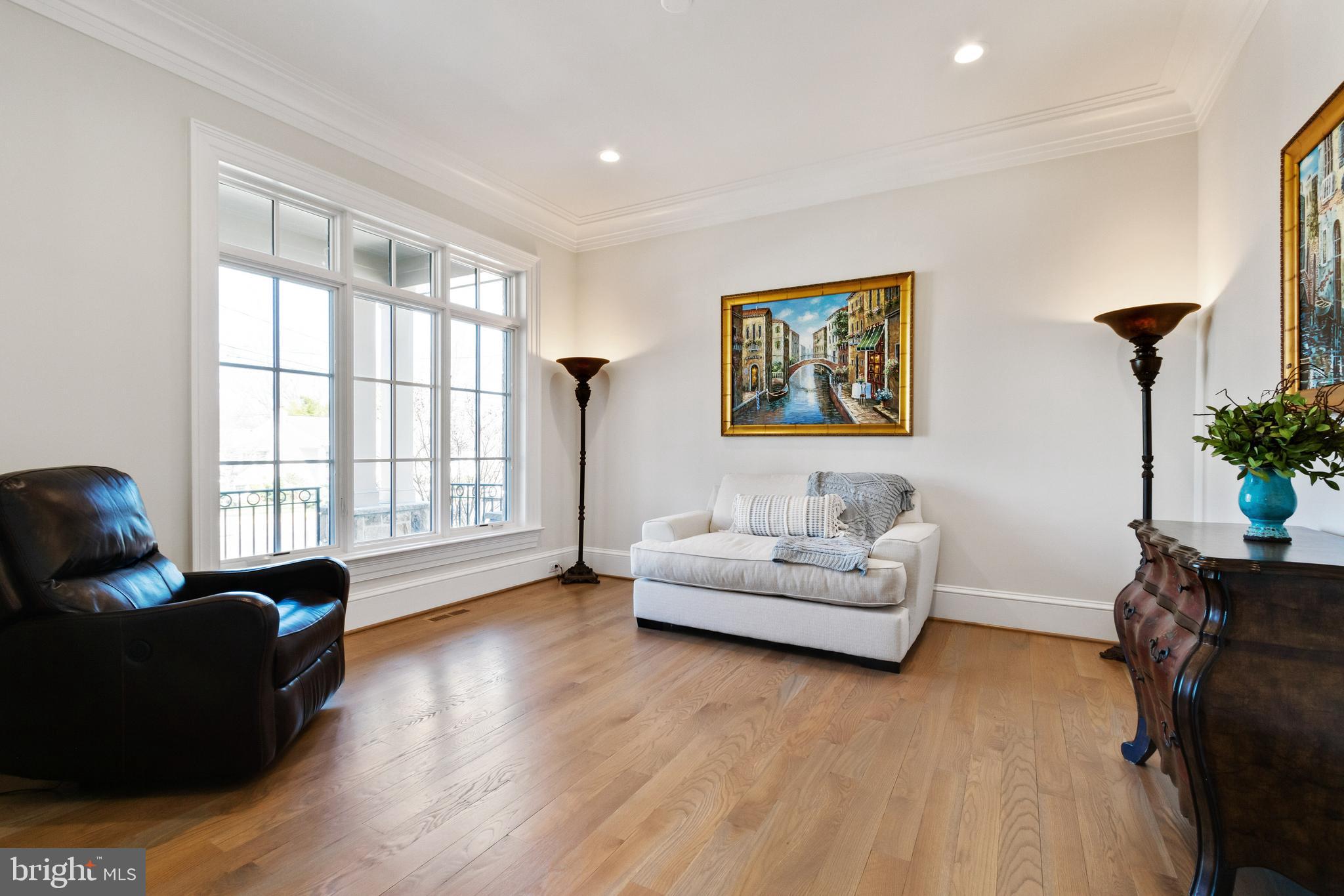 LANGLEY MANOR - Residential