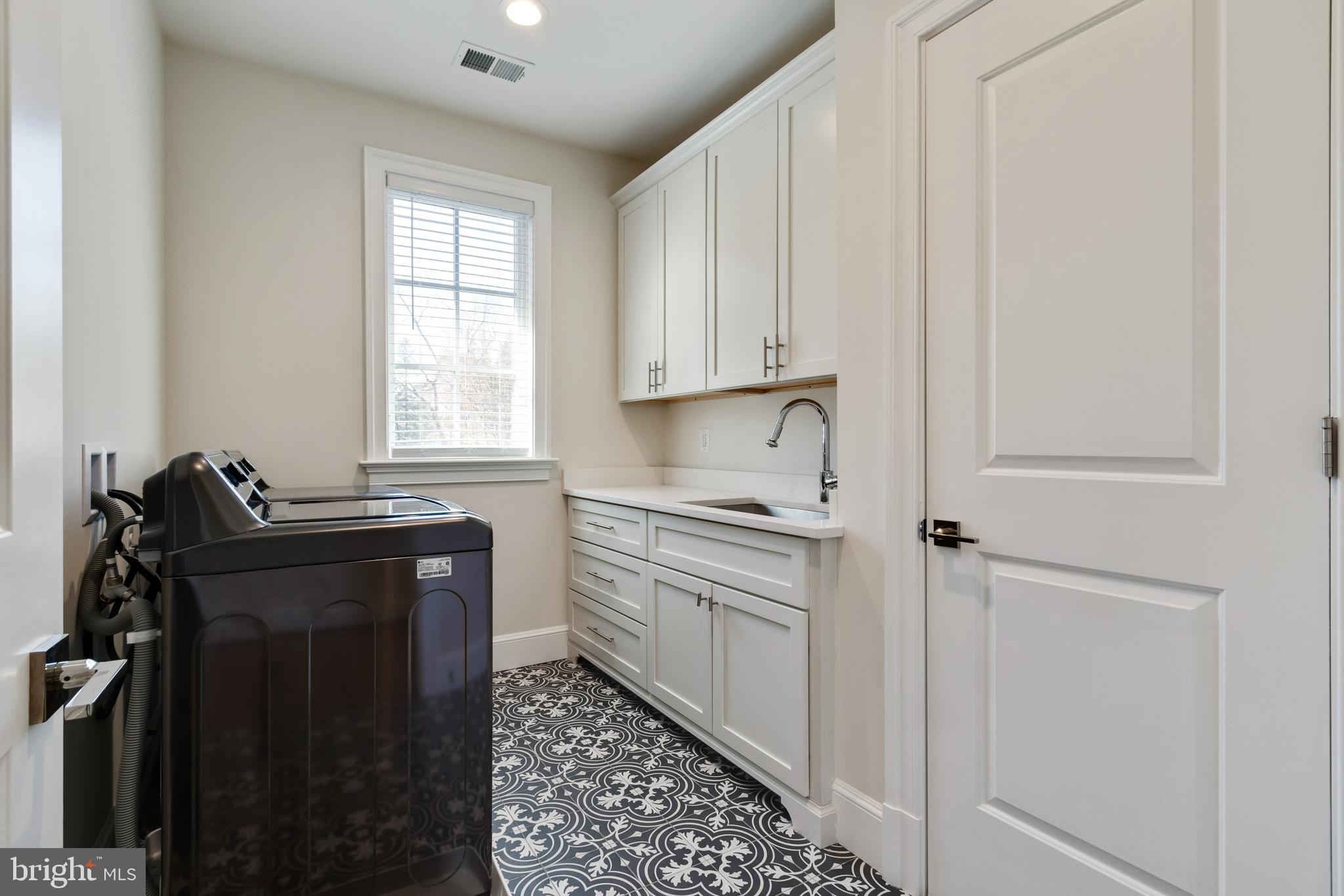 LANGLEY MANOR - Residential